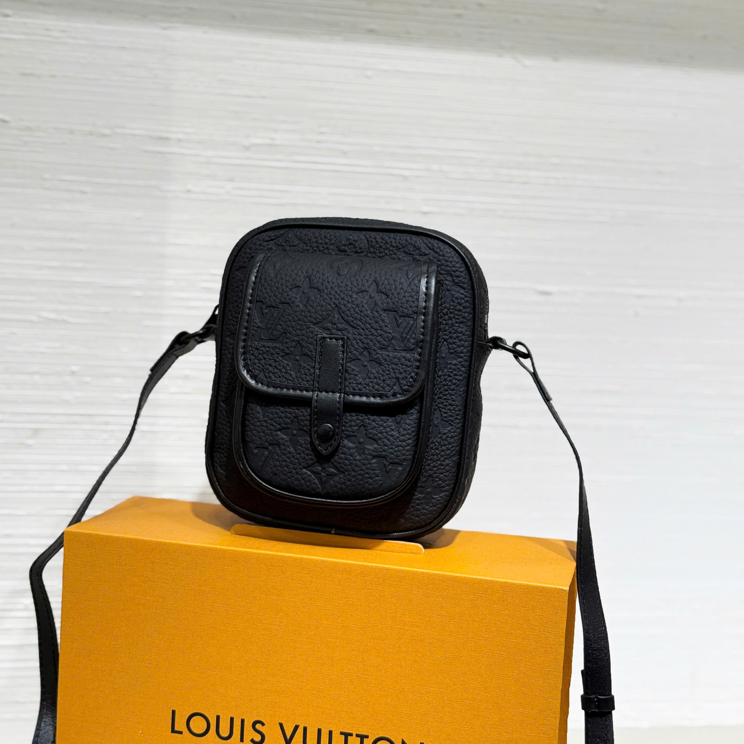 Túi đeo chéo Louis Vuitton Christopher Wearable Wallet_thumbnail_2