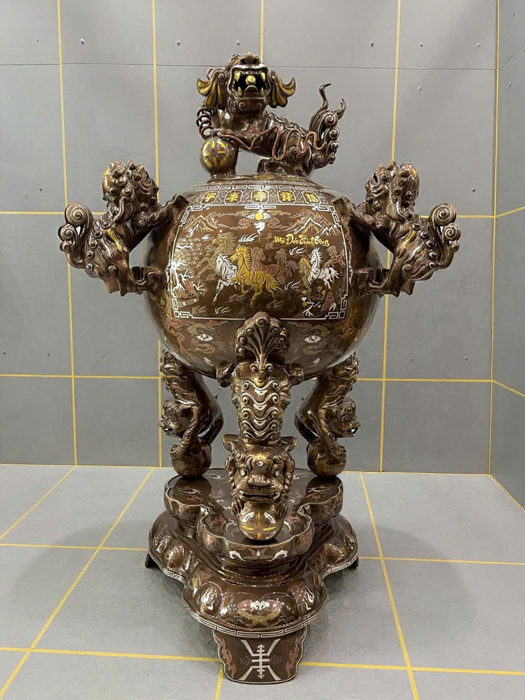 Đỉnh cầu thất lân khảm ngũ sắc kỹ cao 1m35cm đúc đồng đỏ 