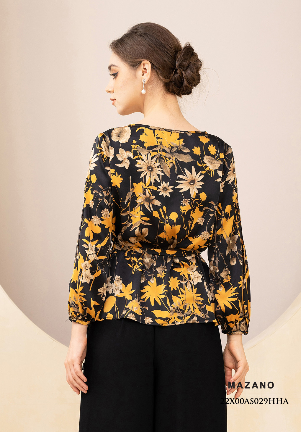 Áo top đen hoa vàng chui đầu thắt đai tay xẻ_thumbnail_3