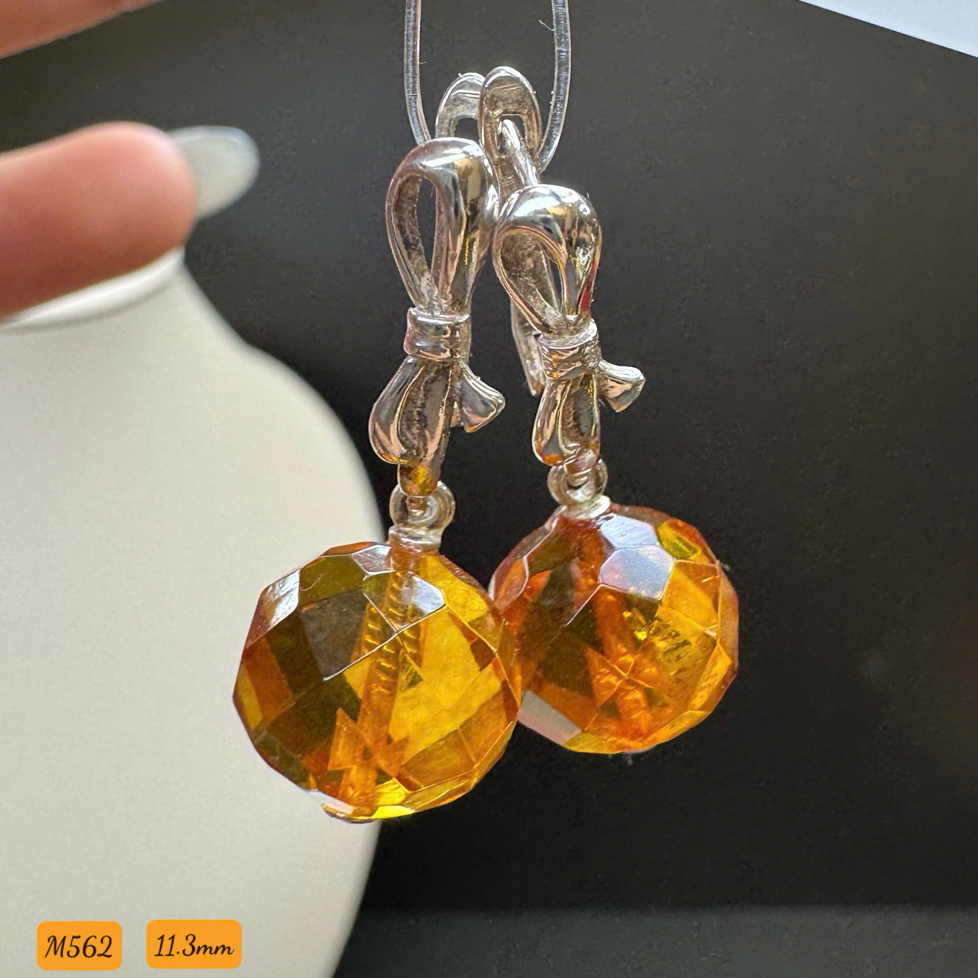 Hoa Tai Cognac Cắt Giác - M562