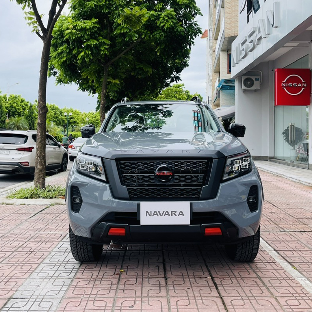 Nissan Navara PRO-4X_thumbnail_4