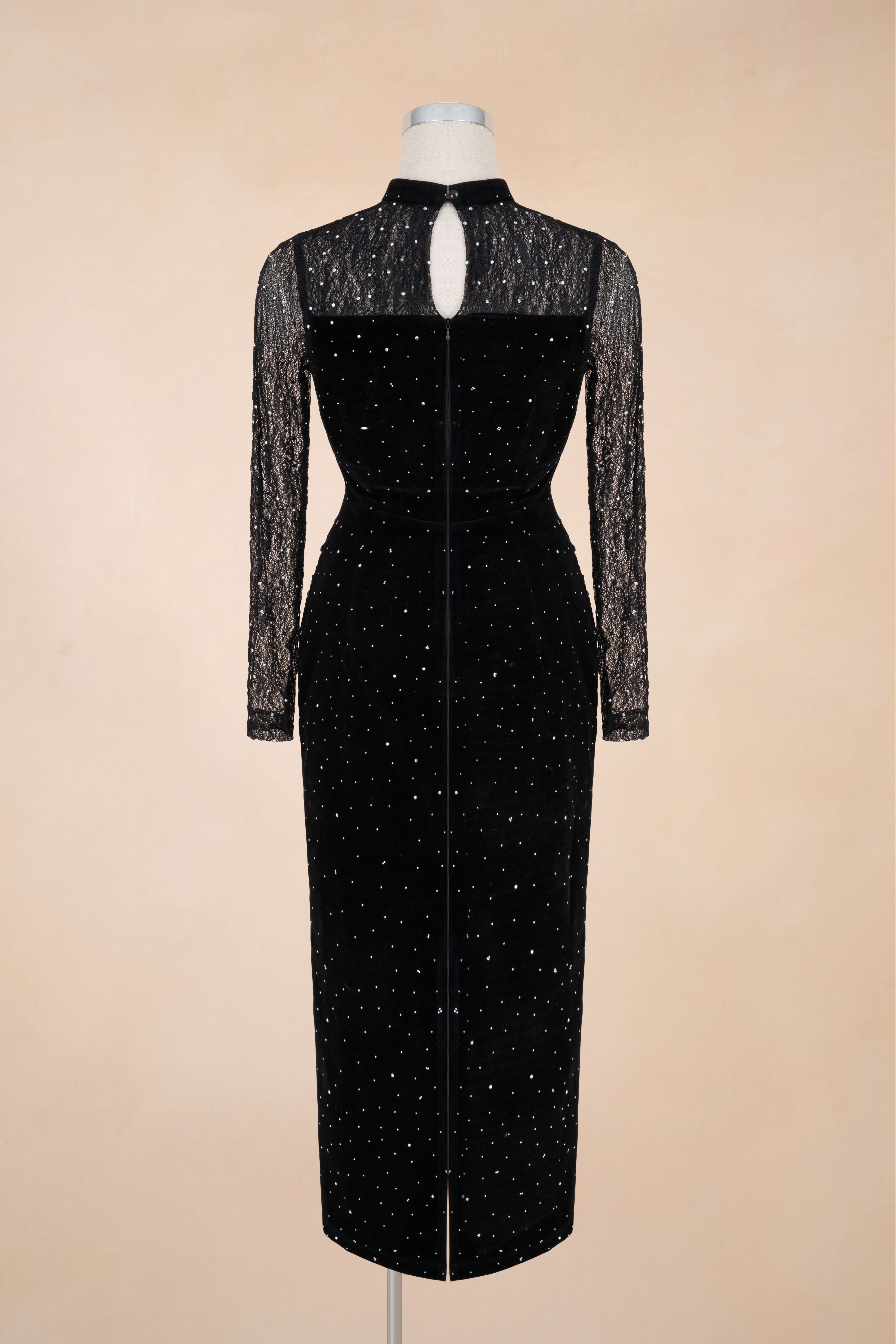 Đầm Nhung Bút Chì Ánh Nhũ Tag Cài