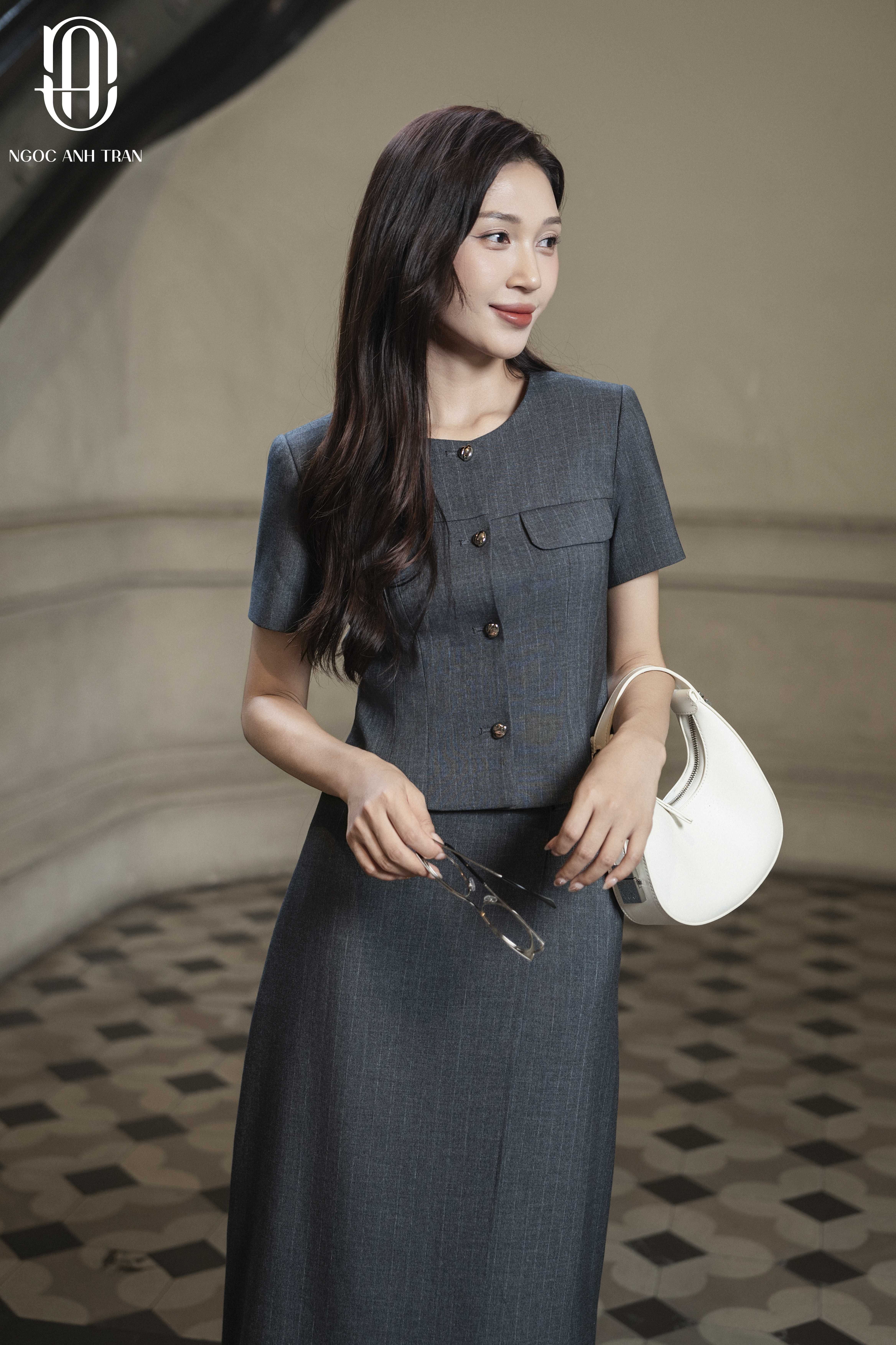 A208 - Áo kiểu lửng phối khuy bạc