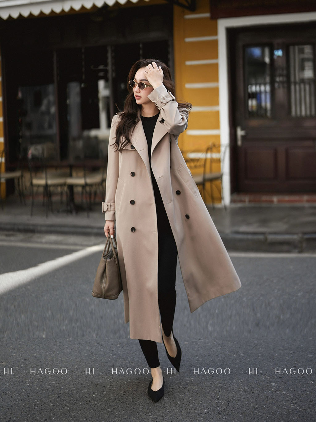 Chiếc áo giúp tổng thể trông thon gọn gàng và có chiều sâu hơn