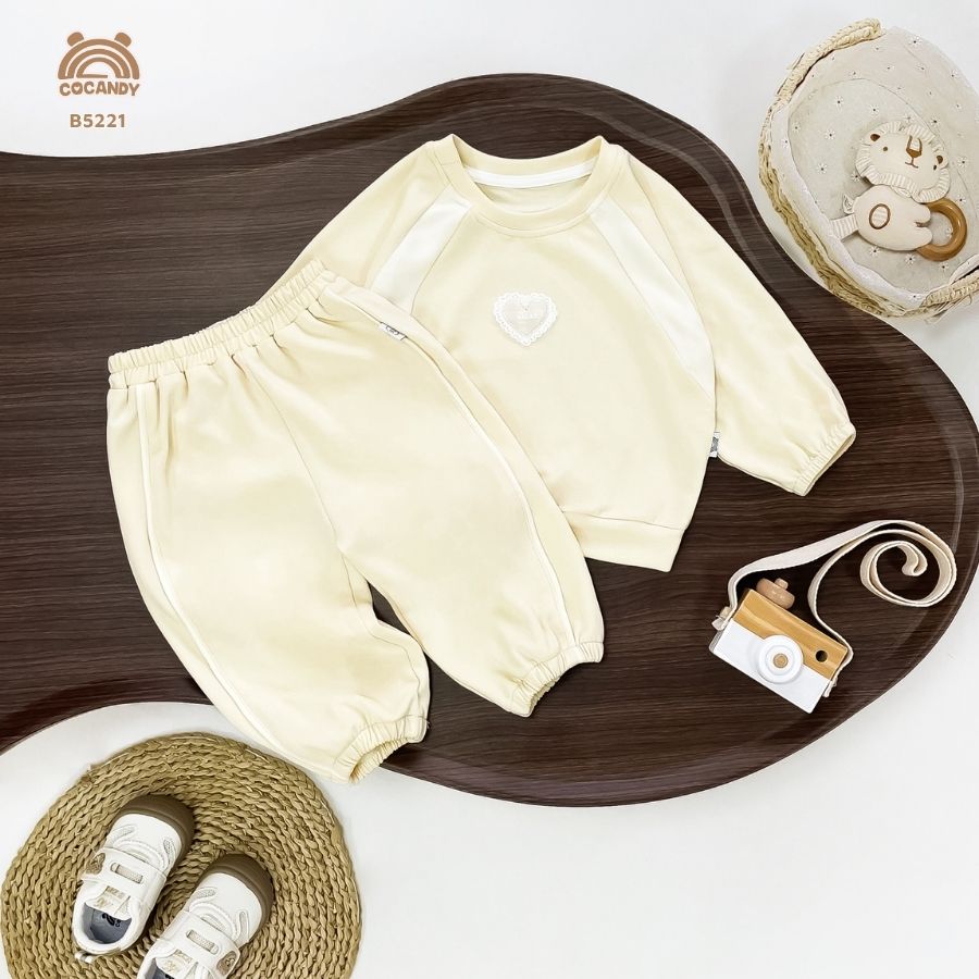 Bộ dài VÀNG phối ngực trái tim