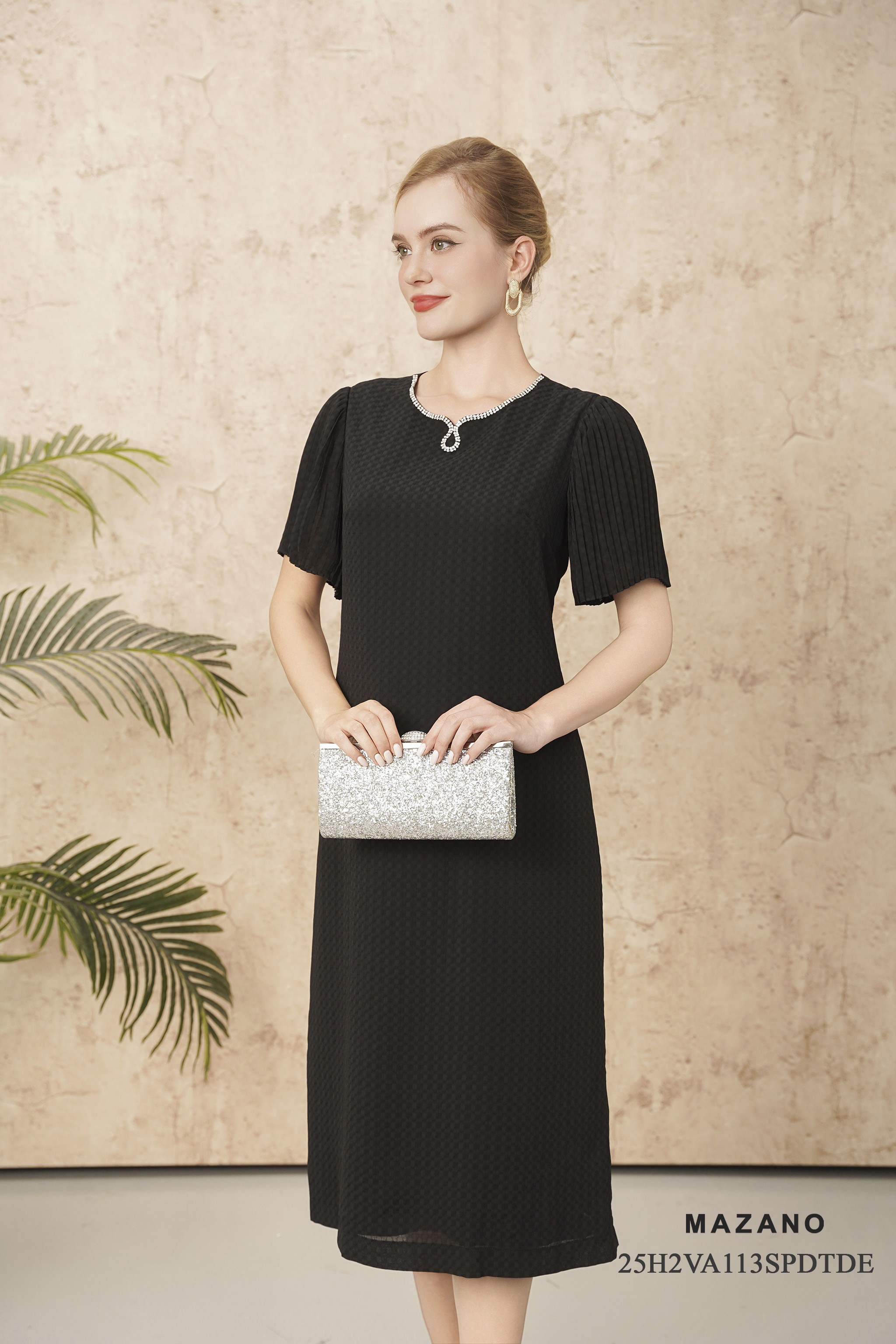 Váy Đầm suông vải voan Đính trang trí cổ Cổ tròn tay ngắn dập ly Dài váy ngang bắp chân