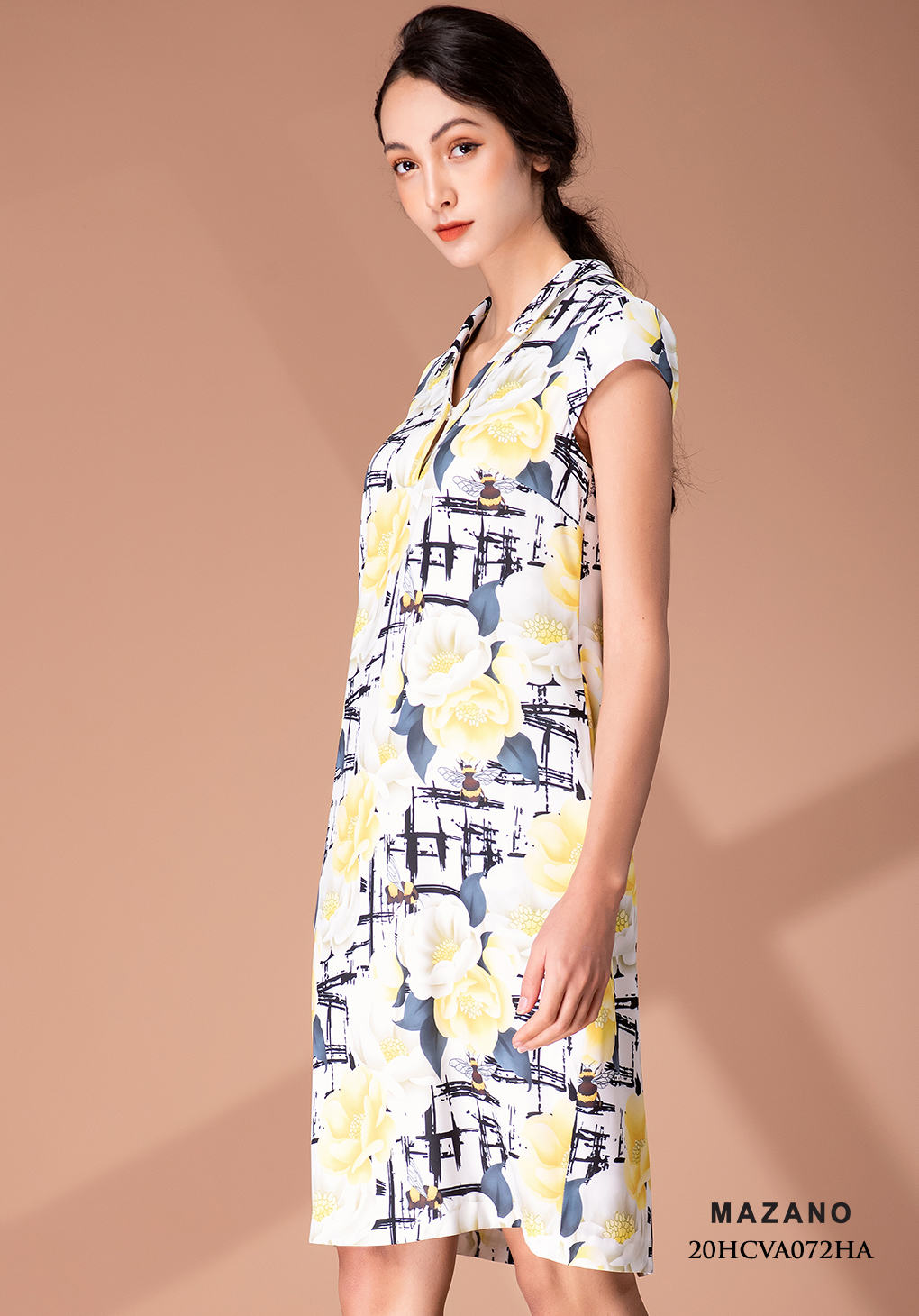 Đầm suông trắng cổ Y họa tiết in_thumbnail_2