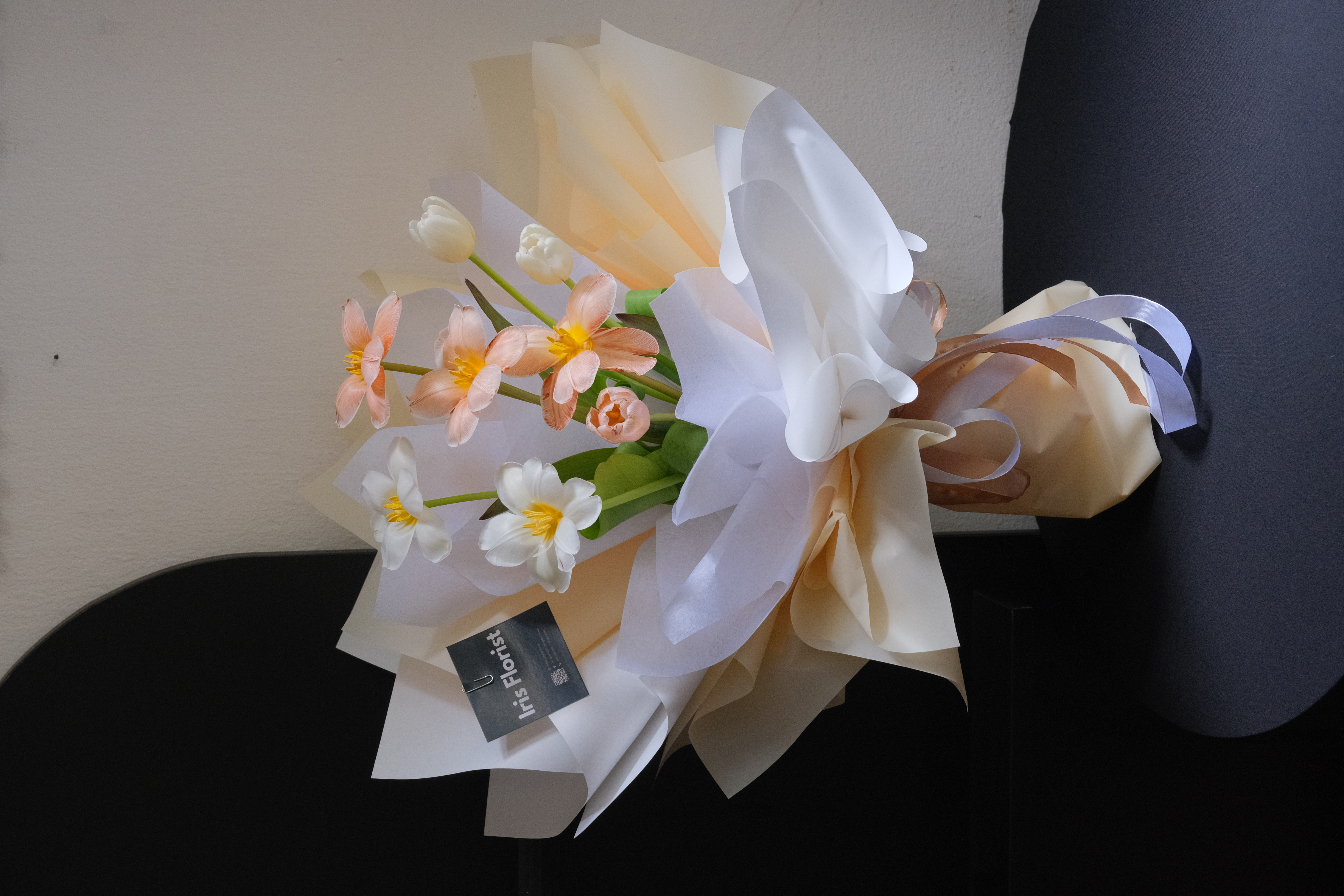 Bó Tulip Mix màu gói hiện đại_thumbnail_1