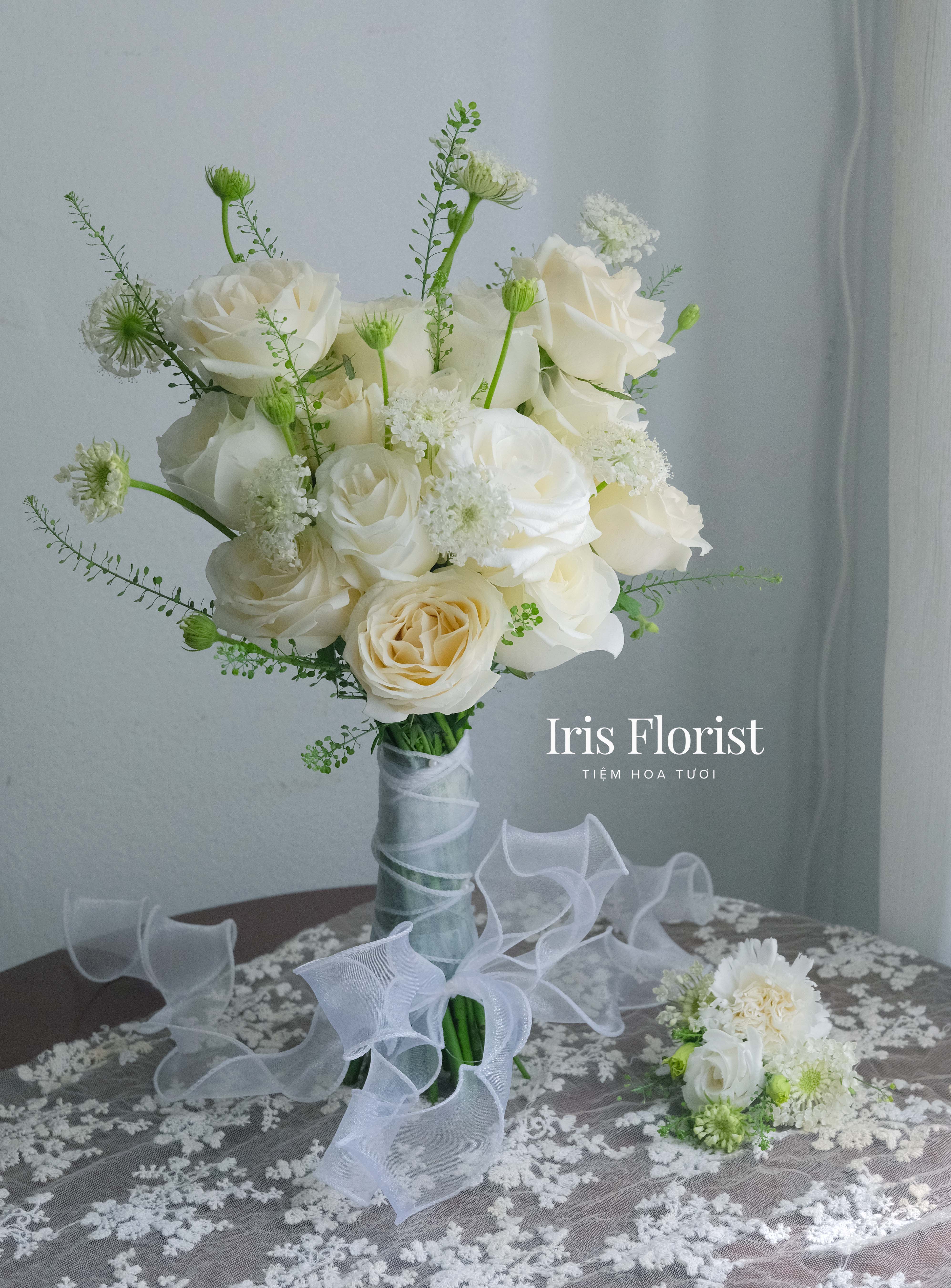 Classic Ivory Bridal Bouquet - Bó hoa cưới hồng trắng cổ điển mix thùy châu_thumbnail_2
