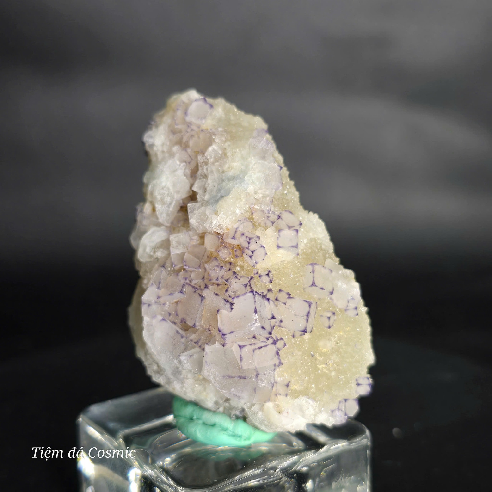 Tinh thể QR Code Fluorite trên nền thạch anh_thumbnail_8