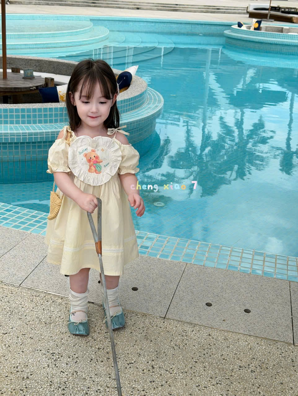 CX82 - Váy bé gái vai trễ phối nơ dễ thương in hình gấu phong cách tiểu thư hãng CX7