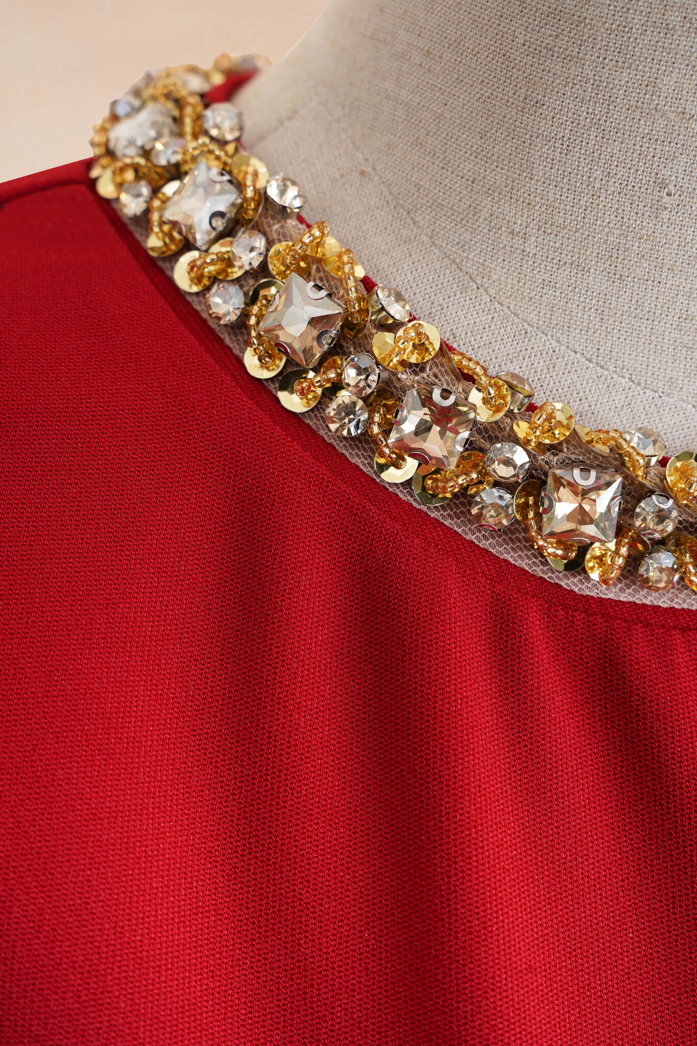 Đầm Bút Chì Trơn Cổ Đá_thumbnail_3