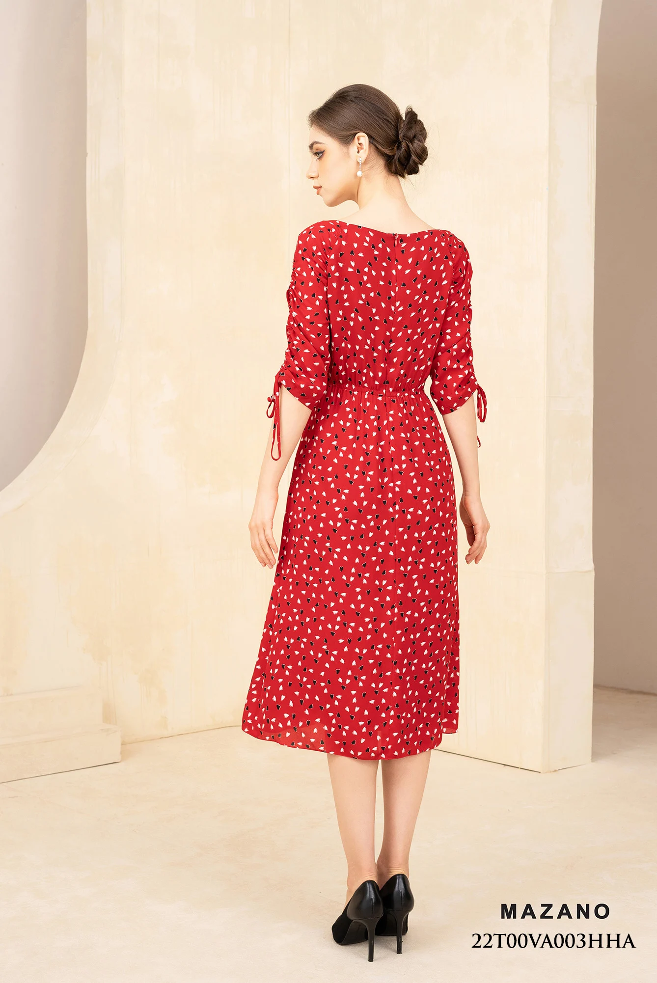 Đầm đỏ họa tiết nhún ngực