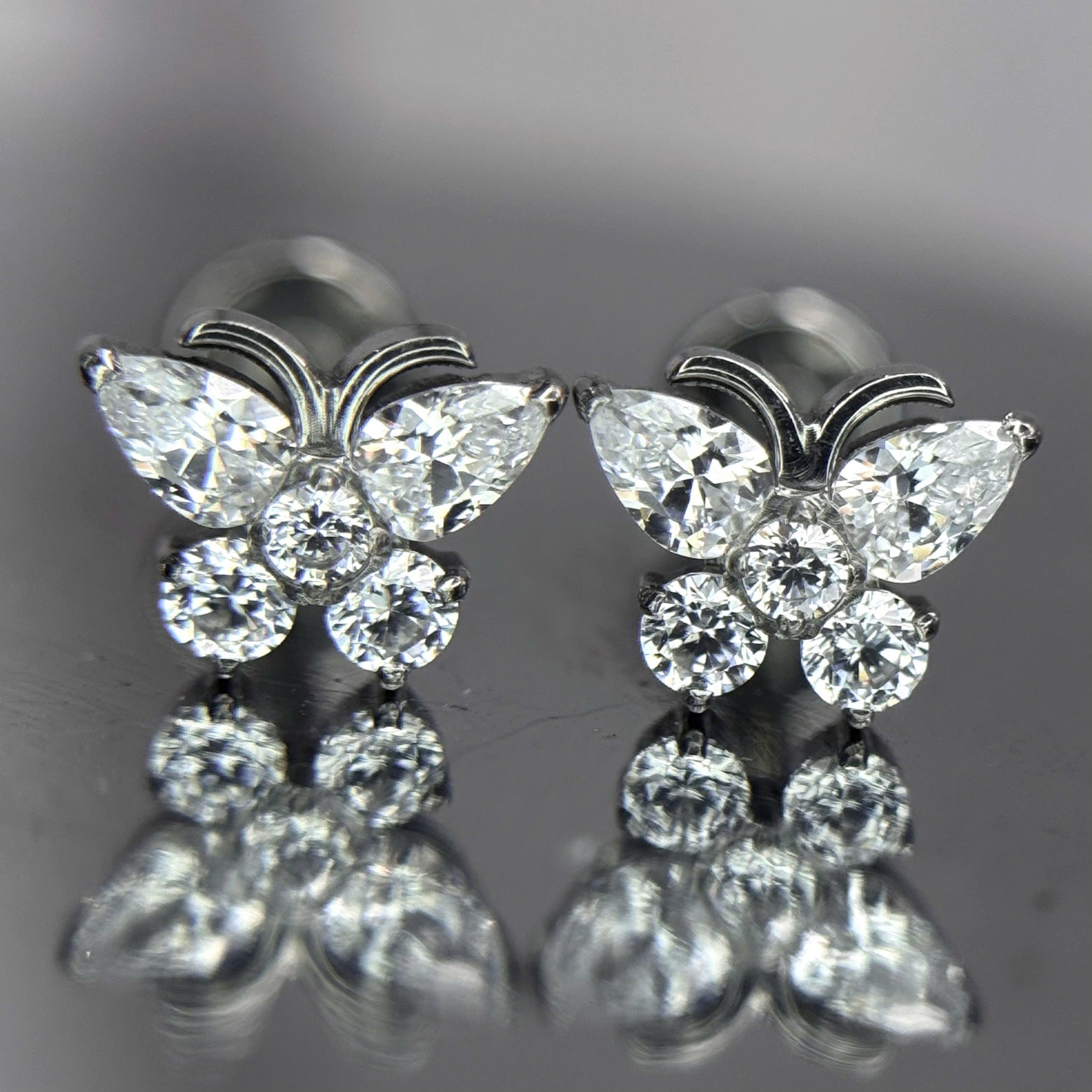 Khuyên kiểu titan bướm nhỏ râu_thumbnail_3