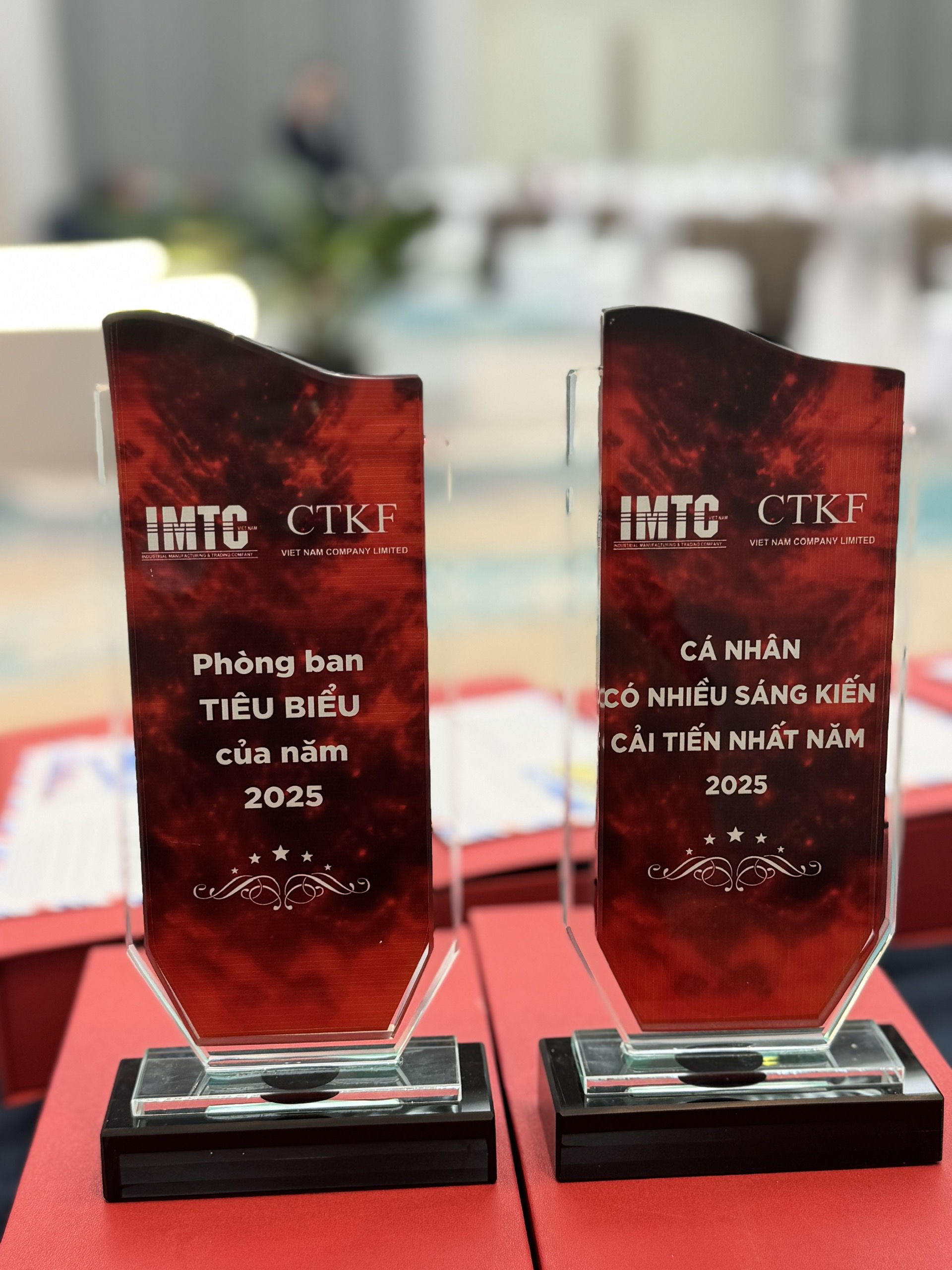 Cúp vinh danh pha lê 2 lớp_thumbnail_2