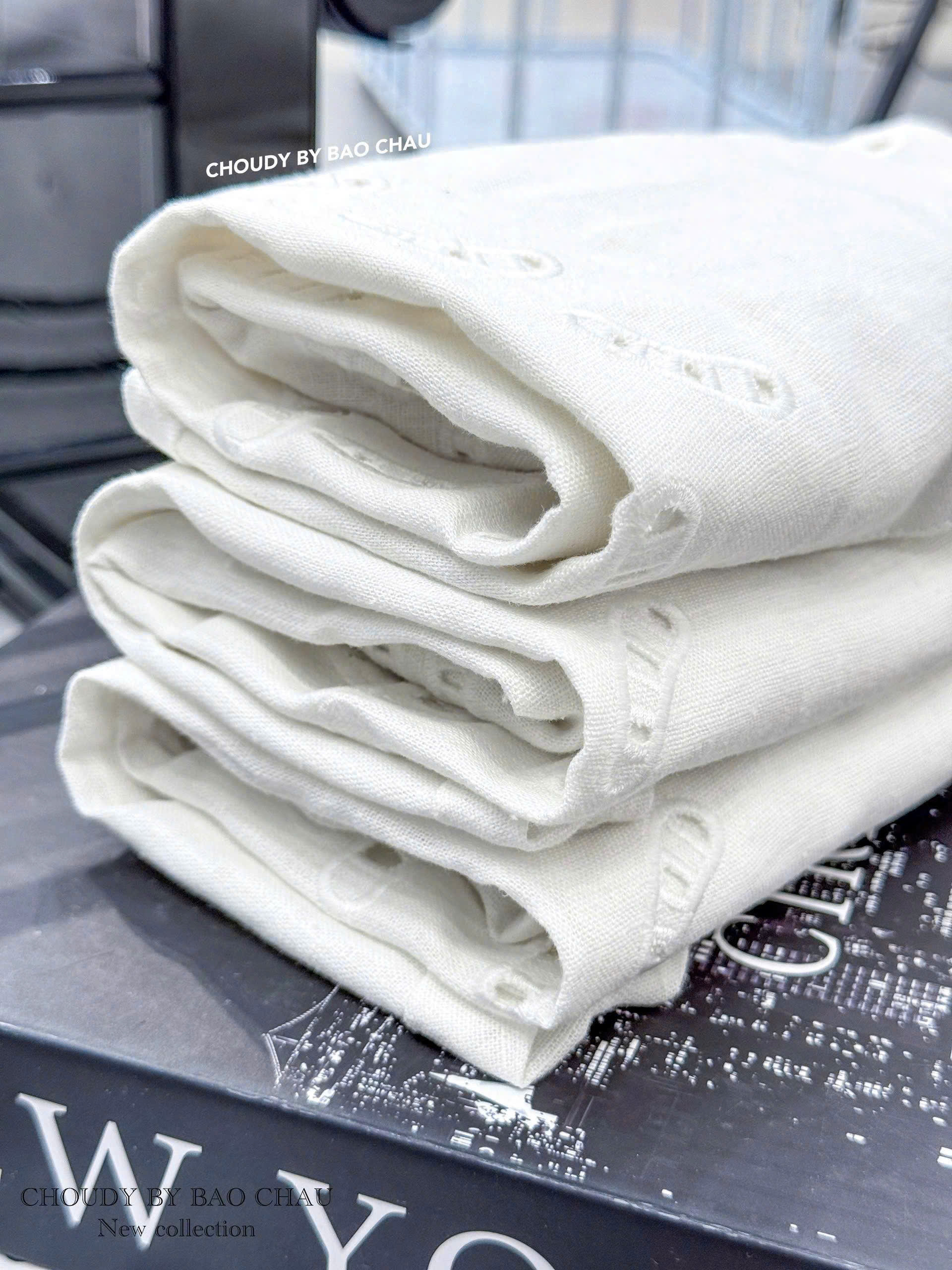 SALE U330 ÁO KIỂU ĐỤC LỖ_thumbnail_3