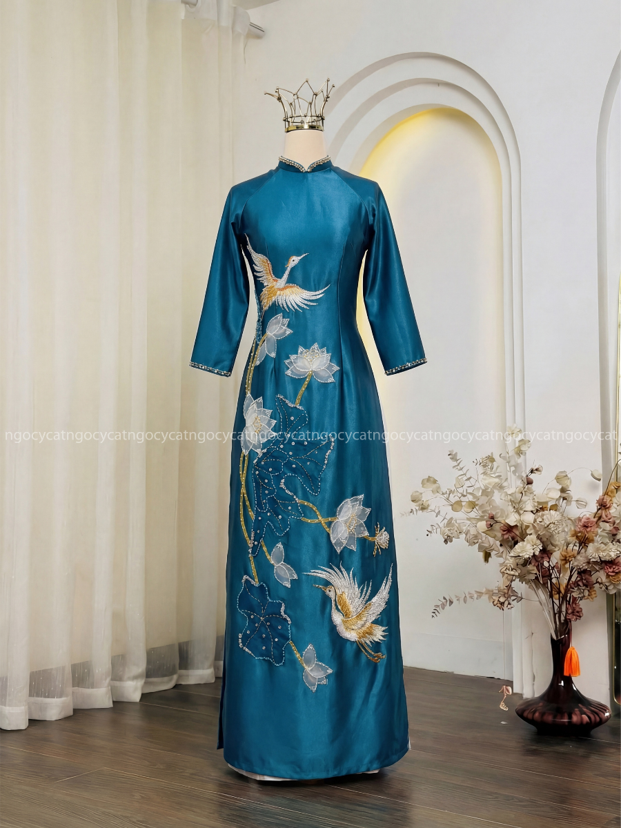 Áo Dài Bà Sui Màu Xanh Cổ Vịt Thêu Hạc Hoa Sen Lưới Đính Cườm