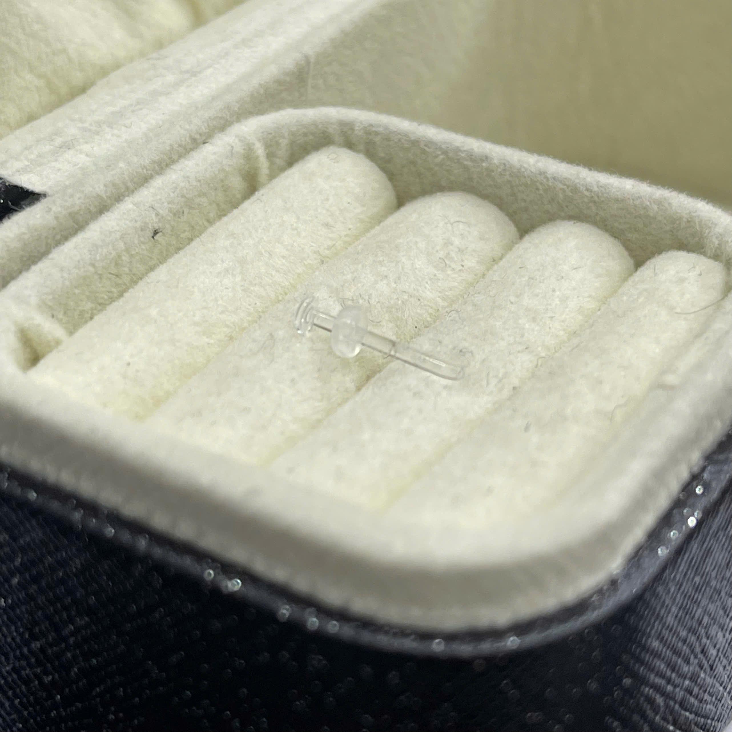 Khuyên thuỷ tinh suốt thân thẳng 11m xỏ thịt._thumbnail_2