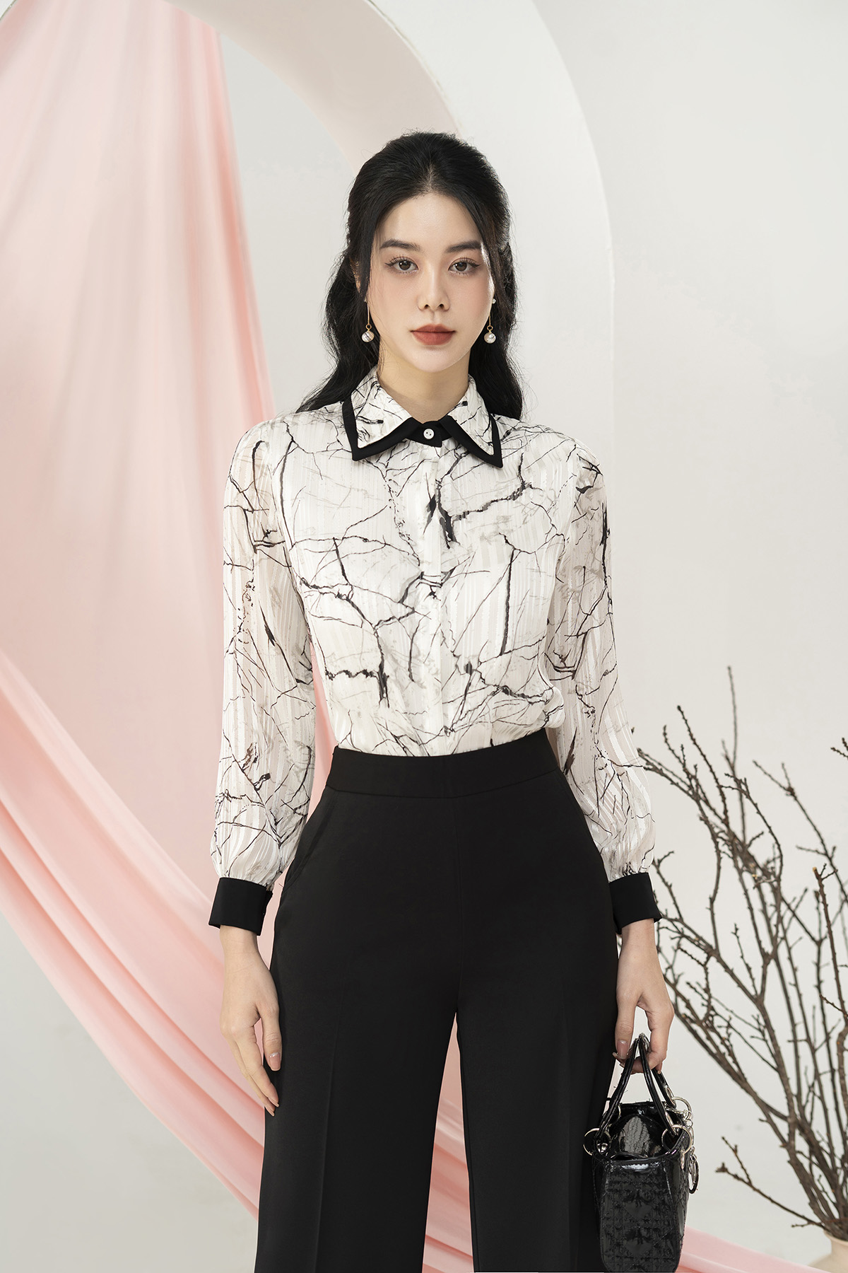 Áo sơ mi nữ công sở Thời trang Lavender họa tiết đen trắng cổ đức 2 lá A3009_thumbnail_4