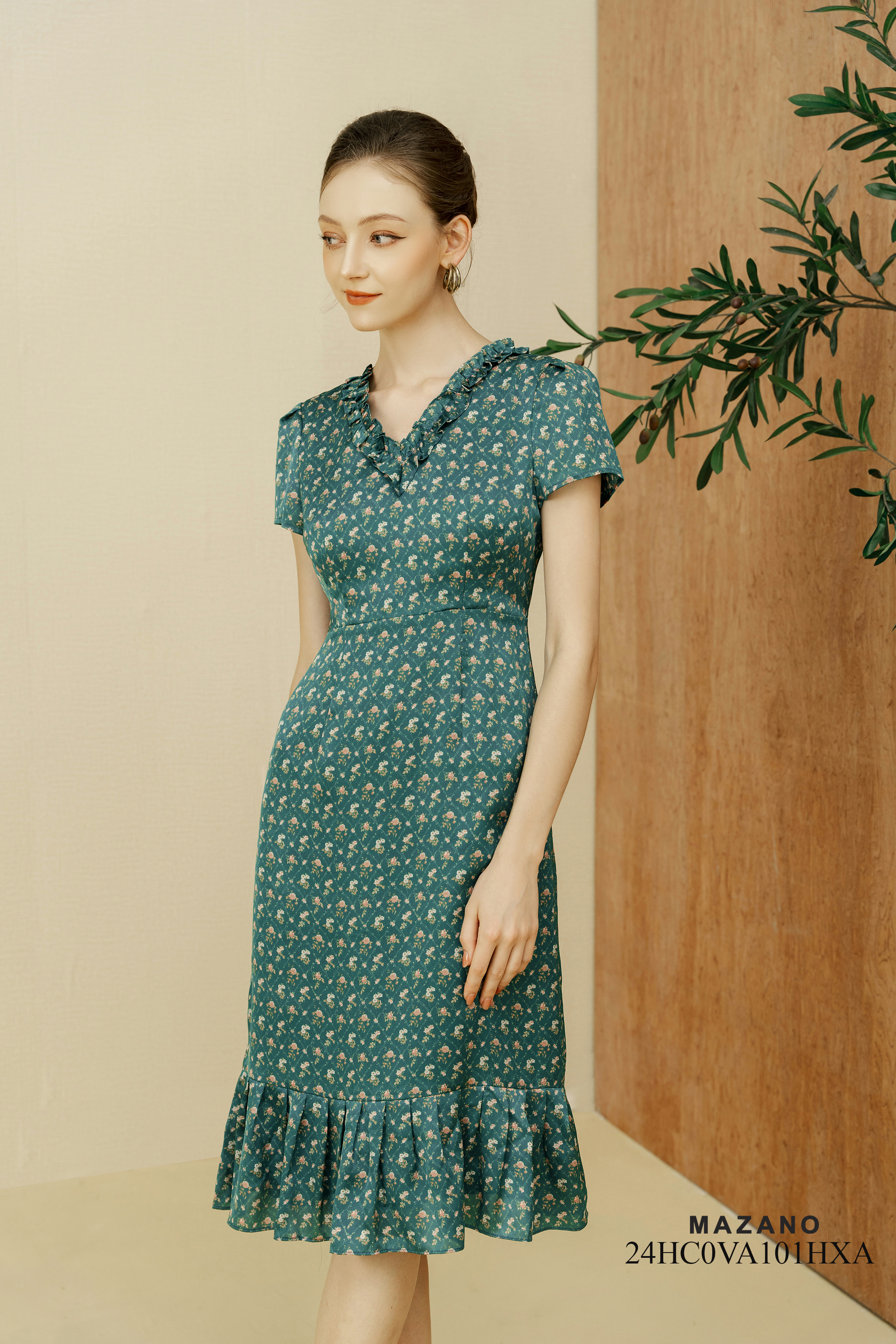 Đầm trang trí bèo cổ và gấu_thumbnail_3