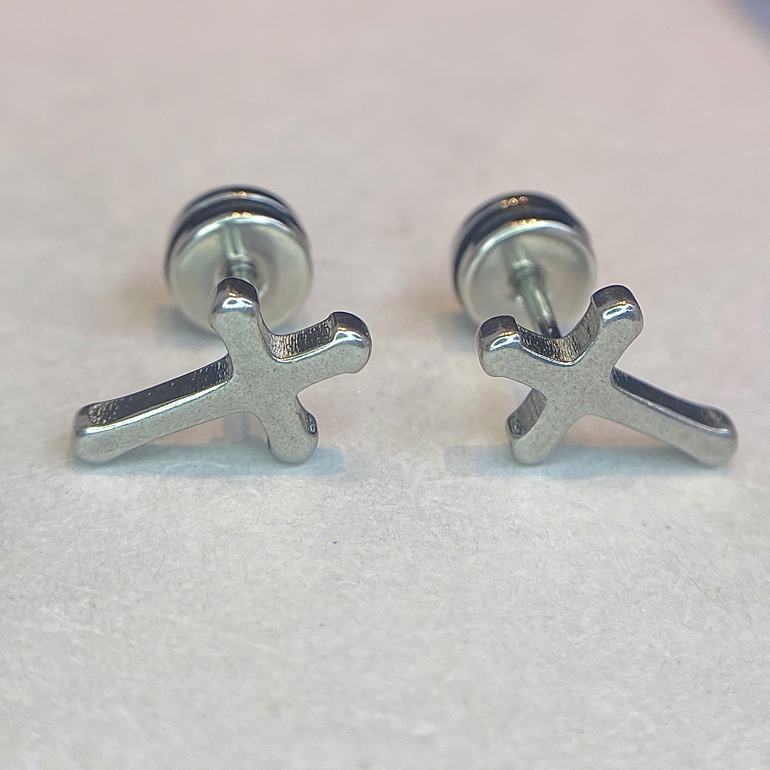 khuyên kiểu thánh giá to trơn