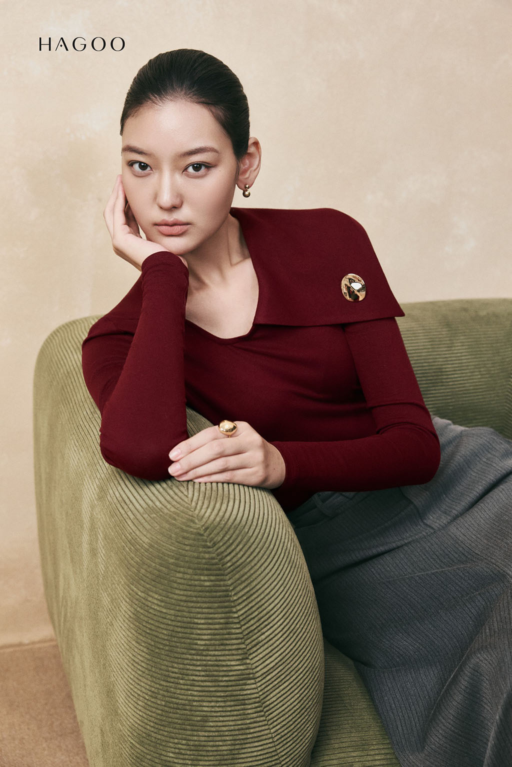 Áo thun dài tay cổ lệch khuy trang trí HAGOO_thumbnail_2