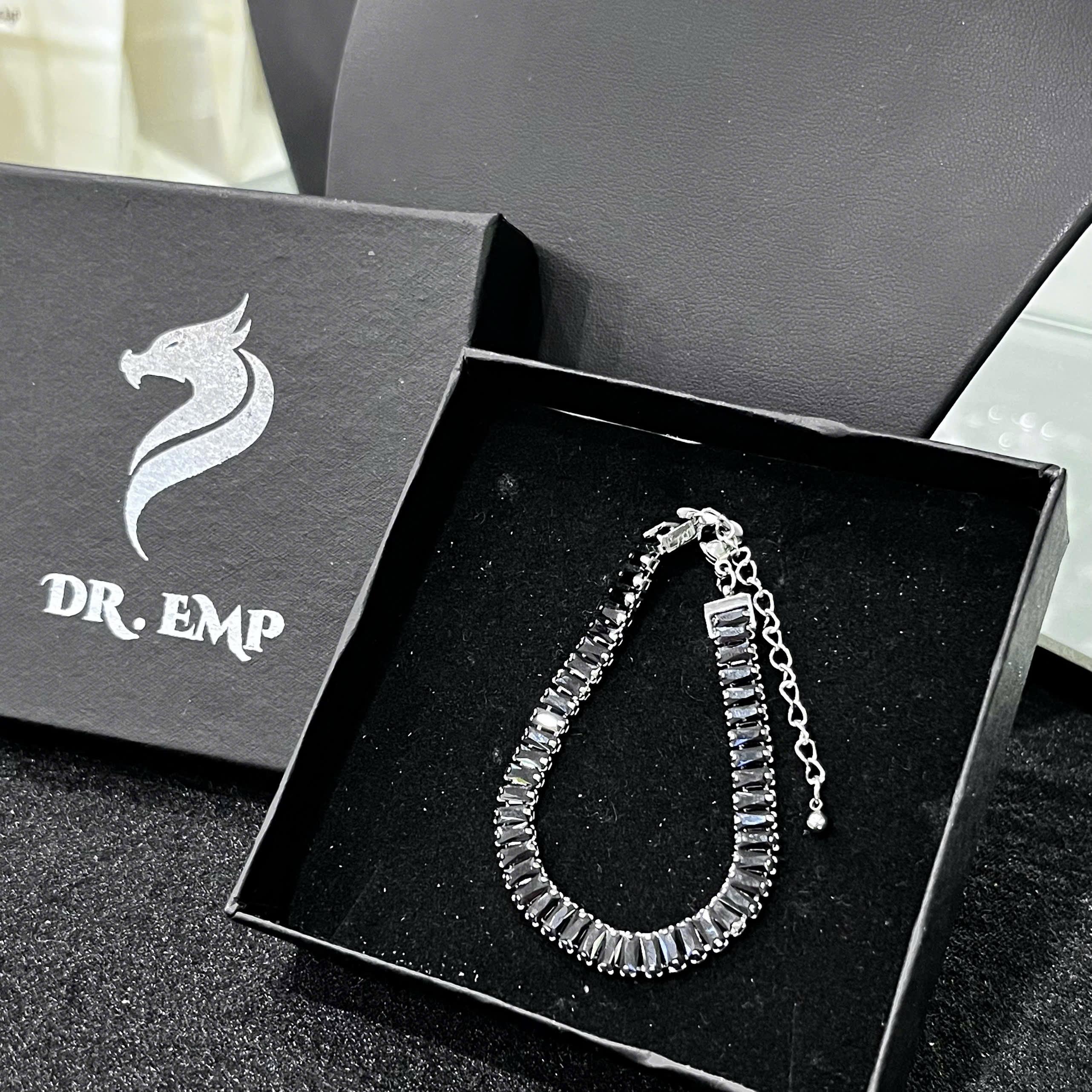 vòng tay dải kim cương chữ nhật đen 6mm khoá xích