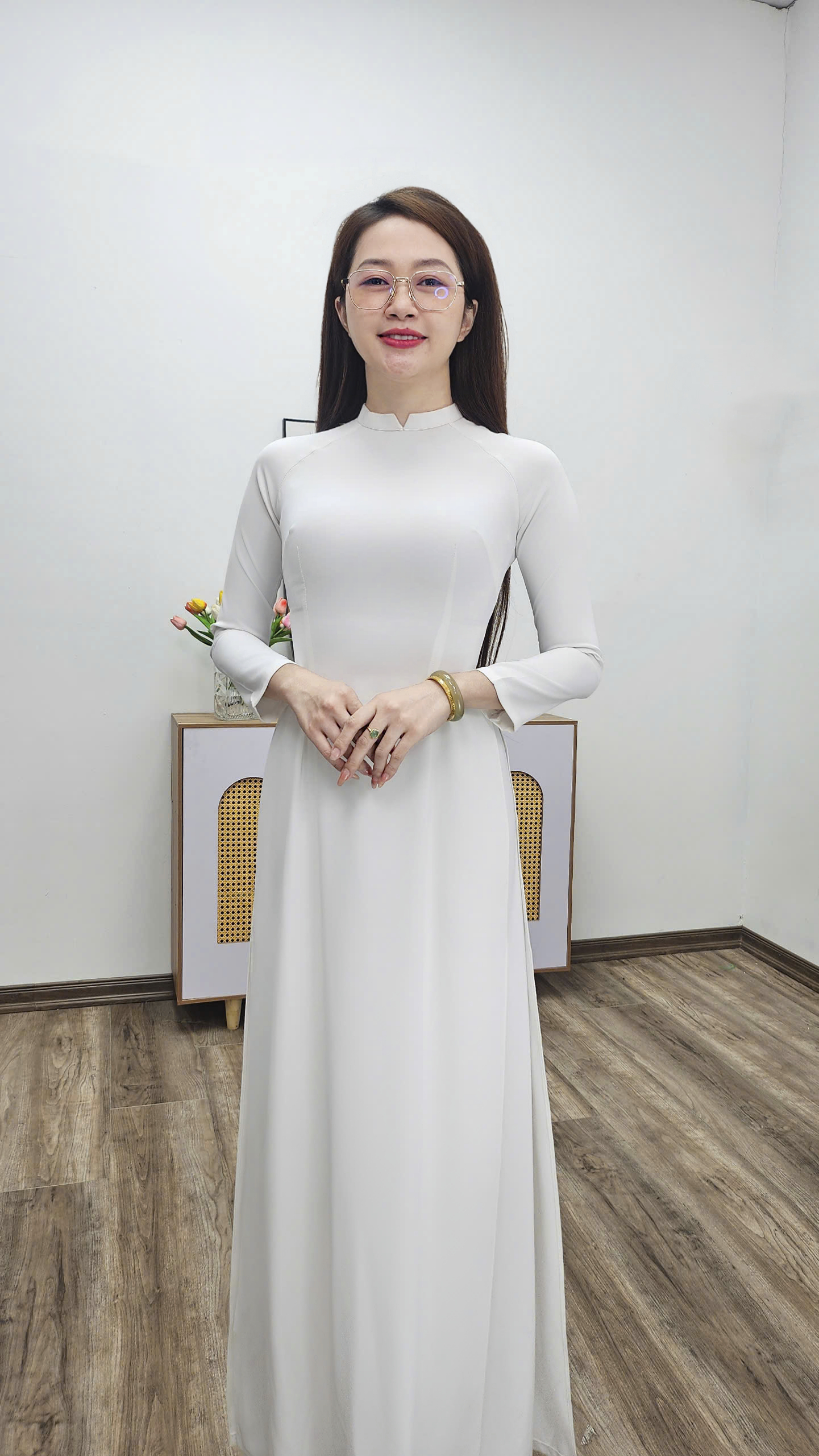 A2068CC áo dài bộ lụa mỹ trắng trơn cổ 2p tay dài