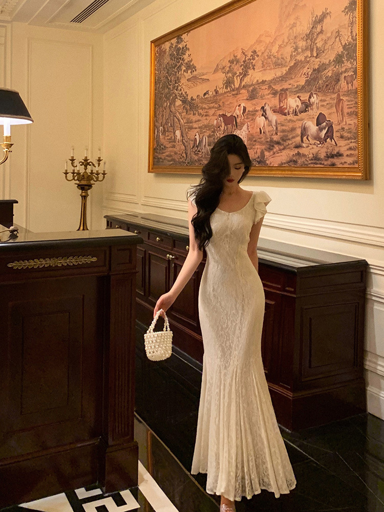 Dạ hội ren trắng quyến rũ_thumbnail_1