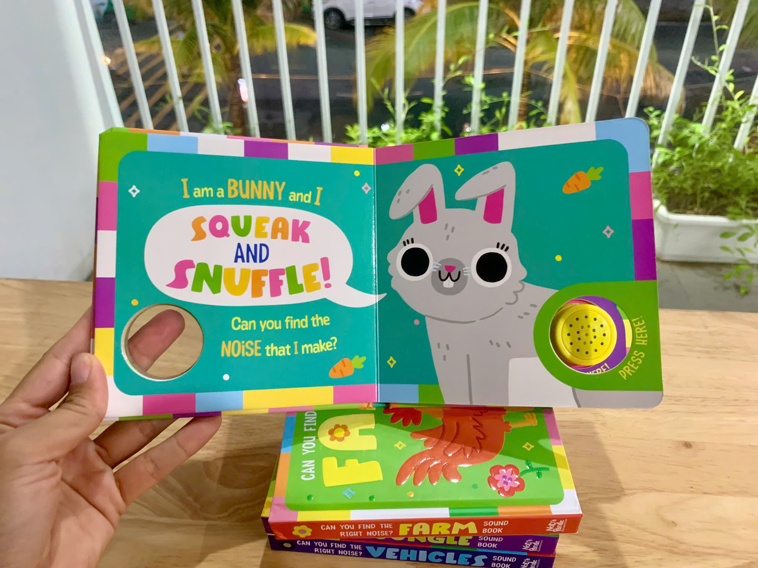 ROUND BUTTON SOUND BOOK - PETS_thumbnail_9