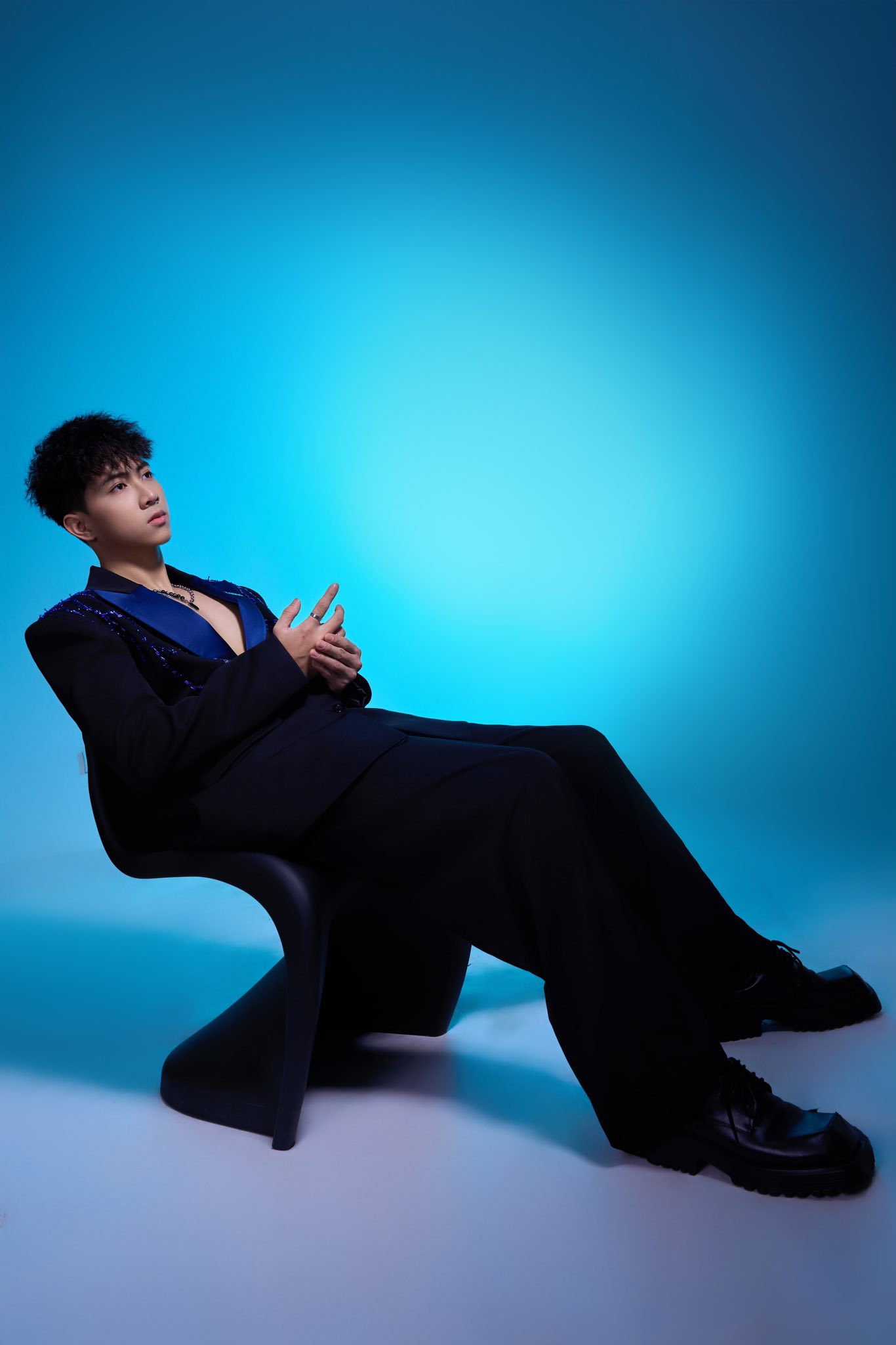 Bộ Vest Đen Ánh Lam_thumbnail_1