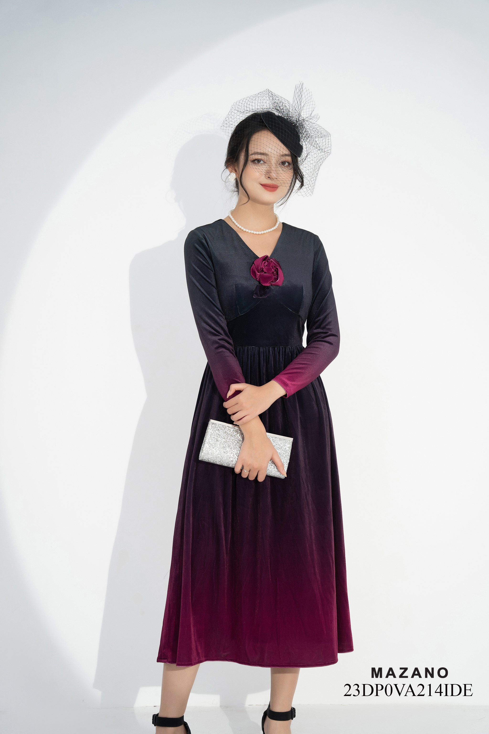 Đầm nhung omber chân rủ hoạ tiết hoa đính cổ V Cách điệu_thumbnail_2