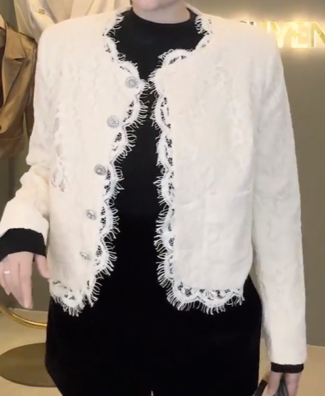 Áo Khoác Ren Cúc Dọc