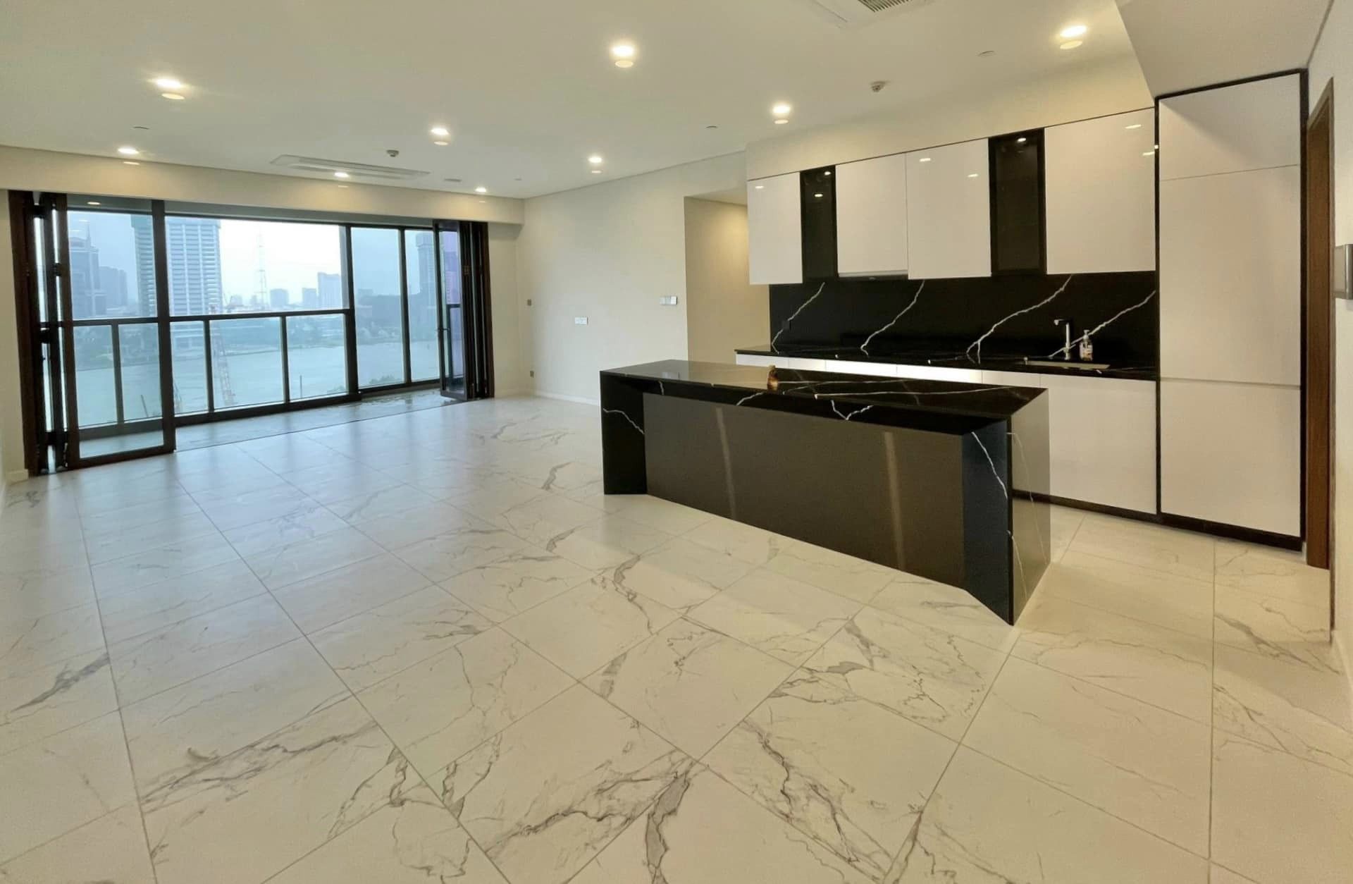 Chủ nhà kí gửi cho thuê căn 4 phòng ngủ tháp the thames tầng cao_thumbnail_1