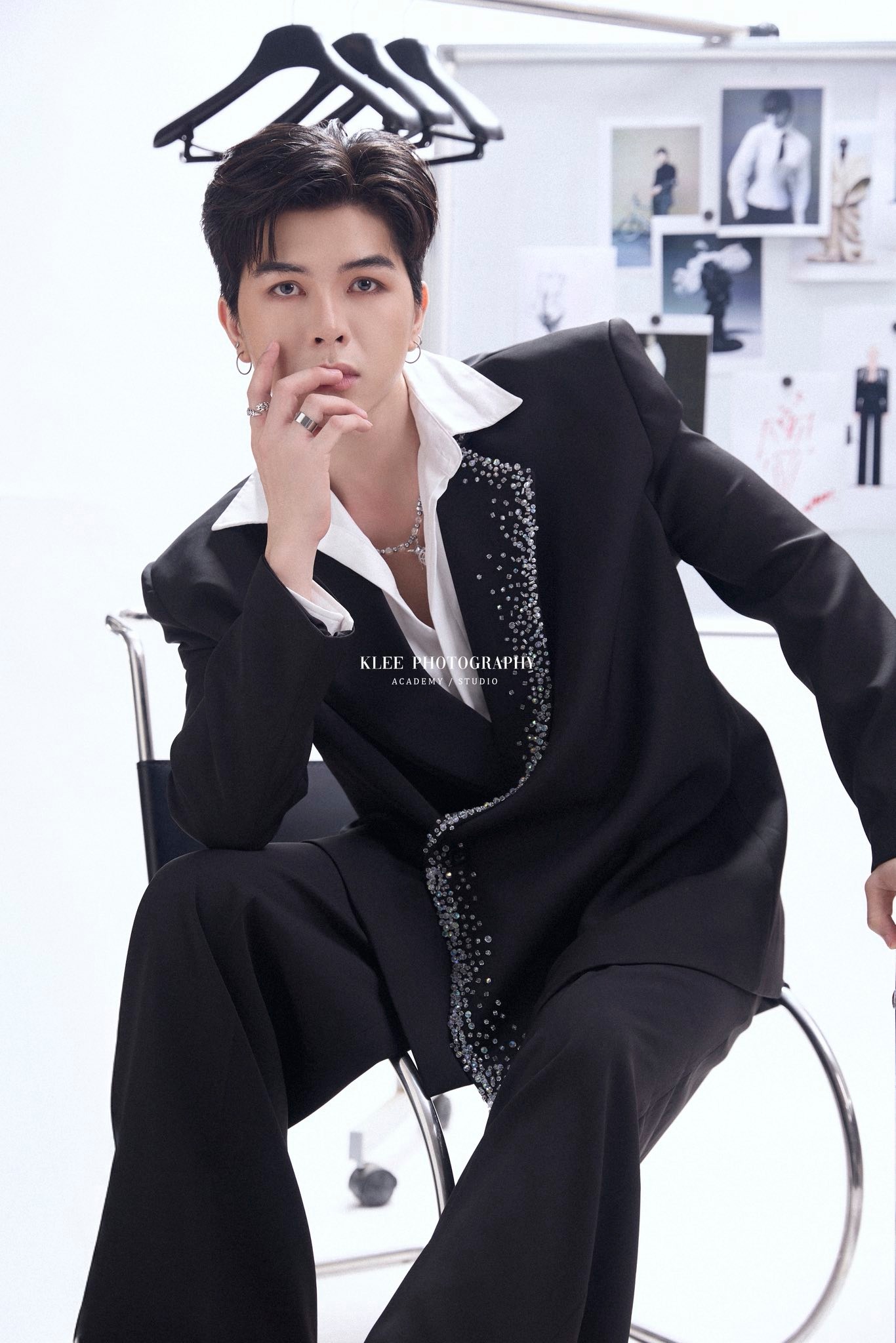 Suit đen phá cách – Trẻ trung & thời thượng_thumbnail_1