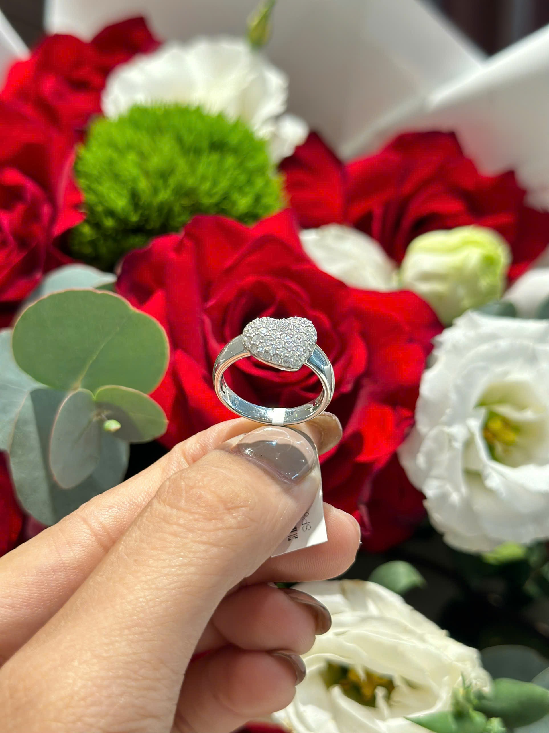 Nhẫn Dáng Tim Vàng 18k