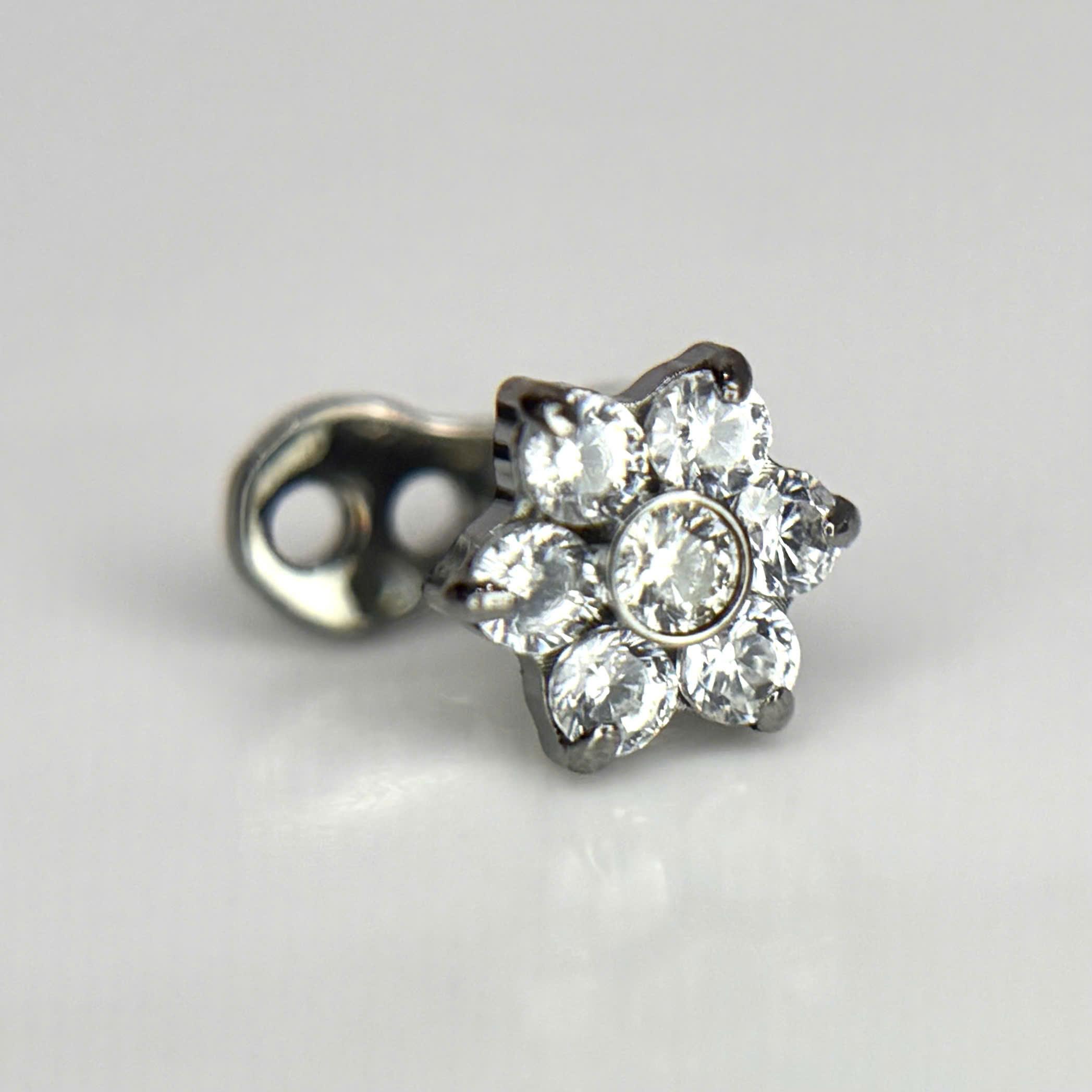 Khuyên cấy titan hoa 5 cánh nhụy đá