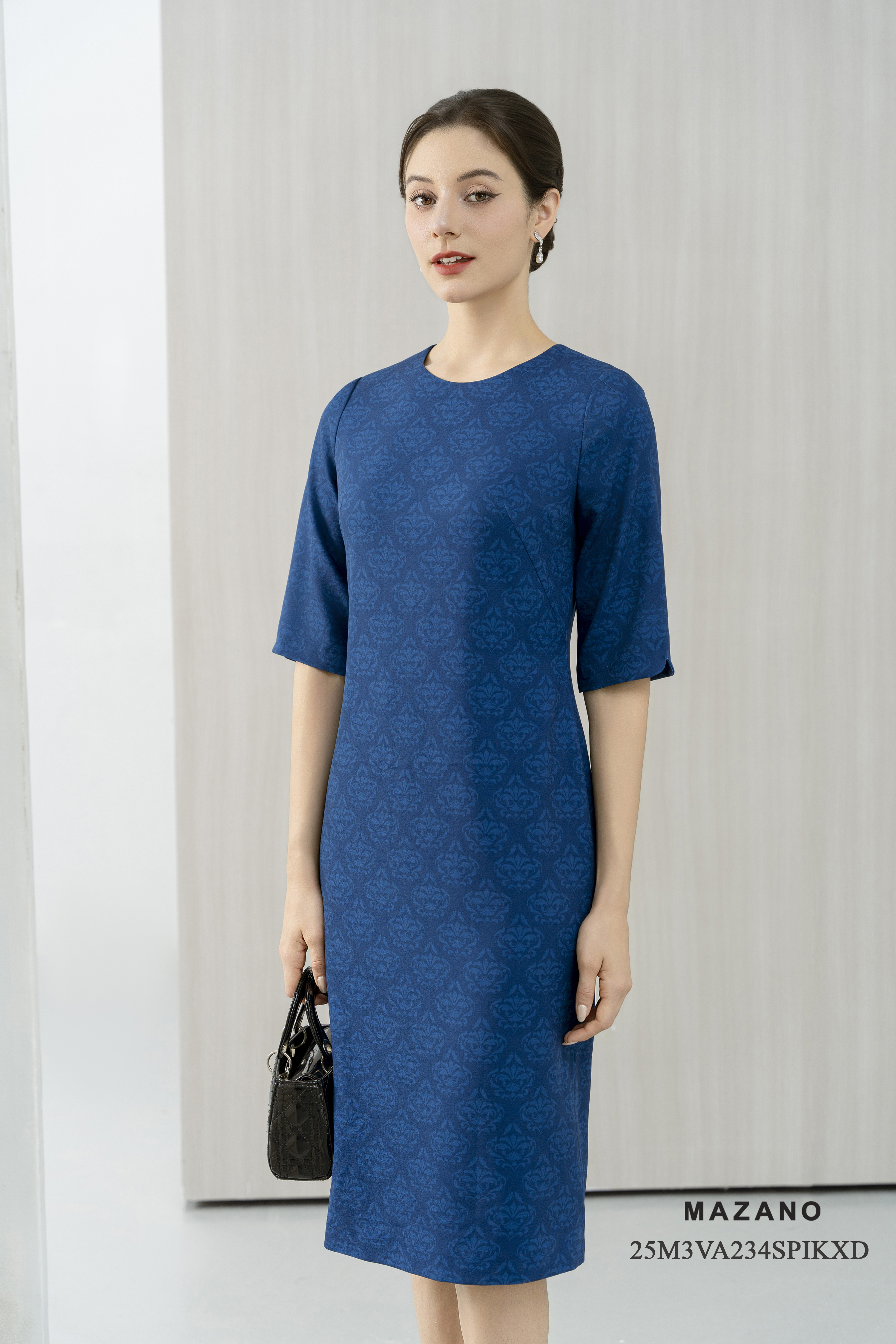 Váy Đầm suông gọn  Vải thô hoạ tiết chìm   Cổ tròn  Tay lỡ Dài tới bắp_thumbnail_2