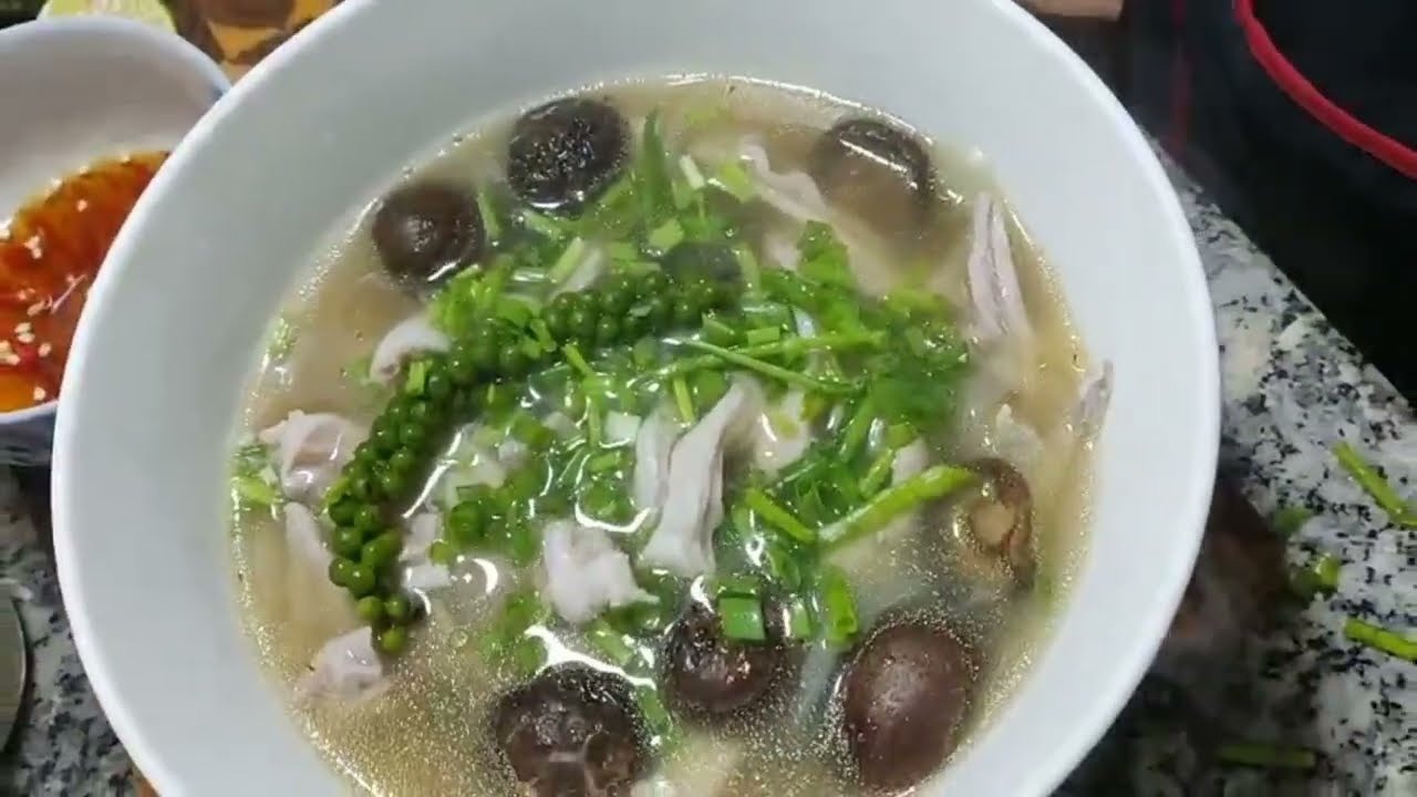 Lưỡi Heo Hầm Nấm Linh Chi - Món Ăn Đại Bổ Khí Huyết Từ Đông Y