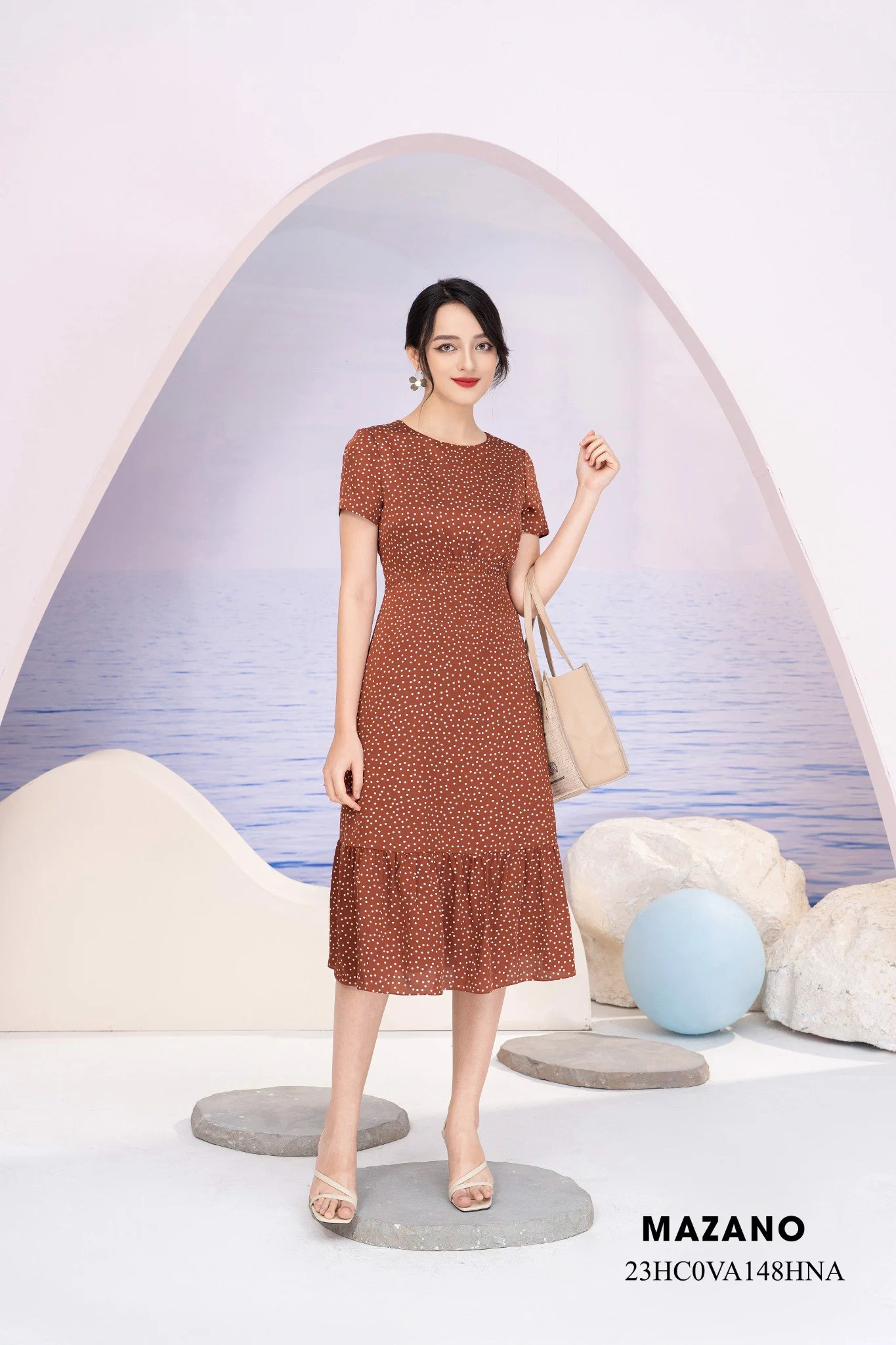 Váy Đầm Ôm Vải lụa mỏng Hoạ tiết chấm bi Chân phối bèo Cổ tròn Tay ngắn Dài ngang bắp chân