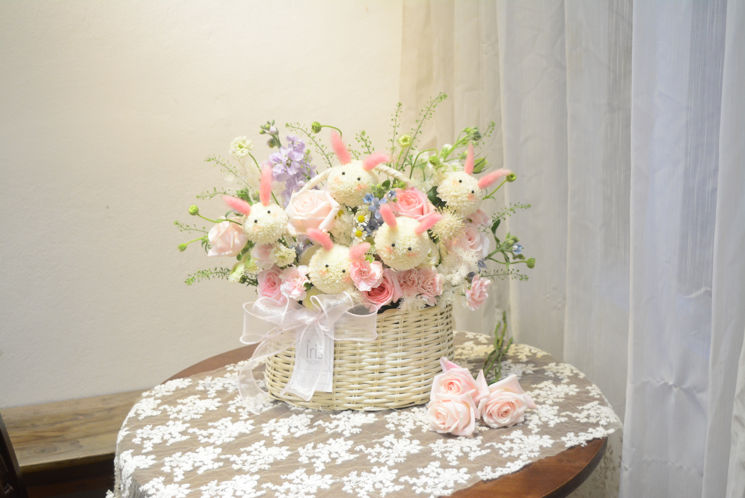 Giỏ hoa mây Thỏ hồng size M