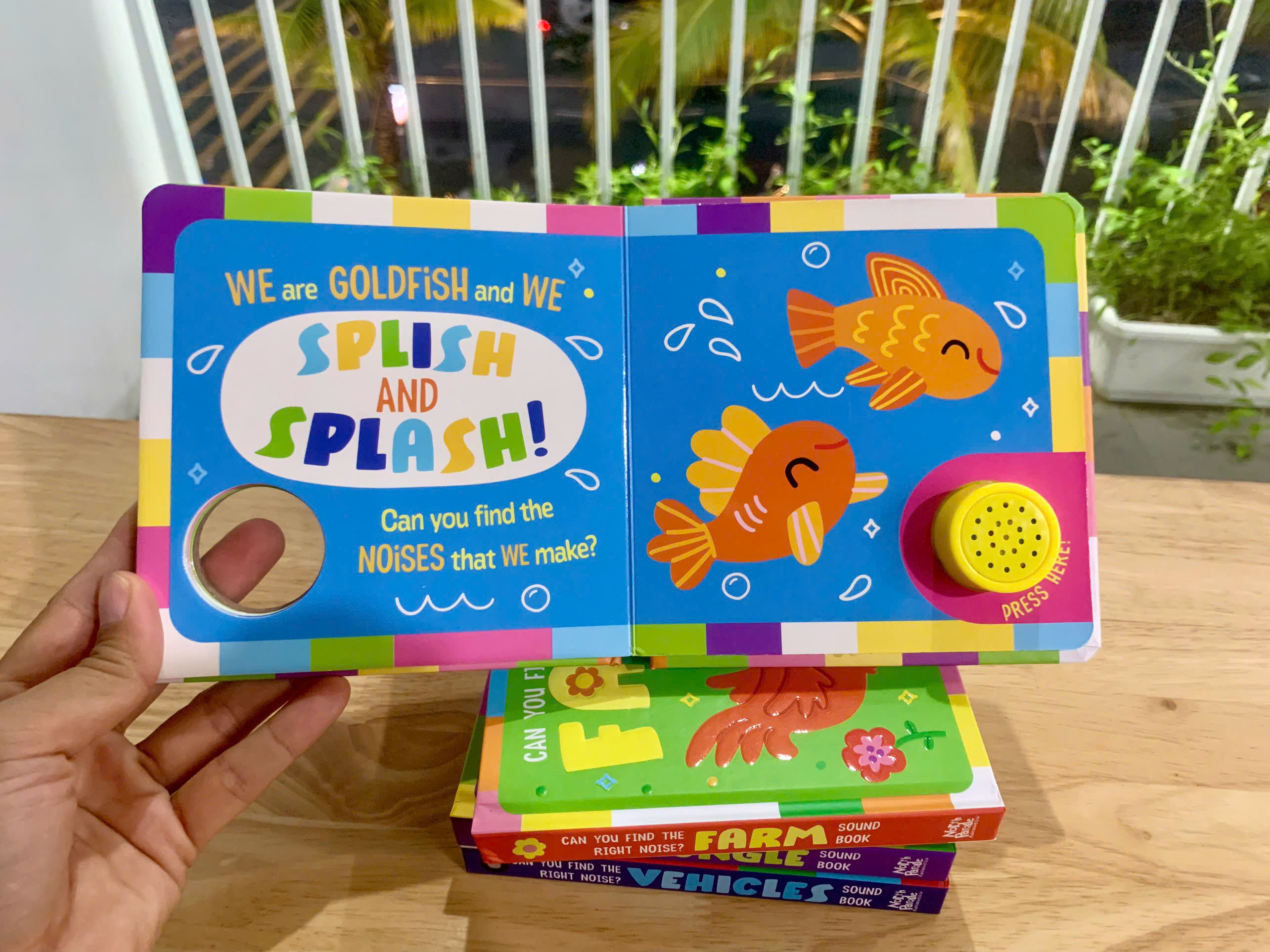 ROUND BUTTON SOUND BOOK - PETS_thumbnail_8