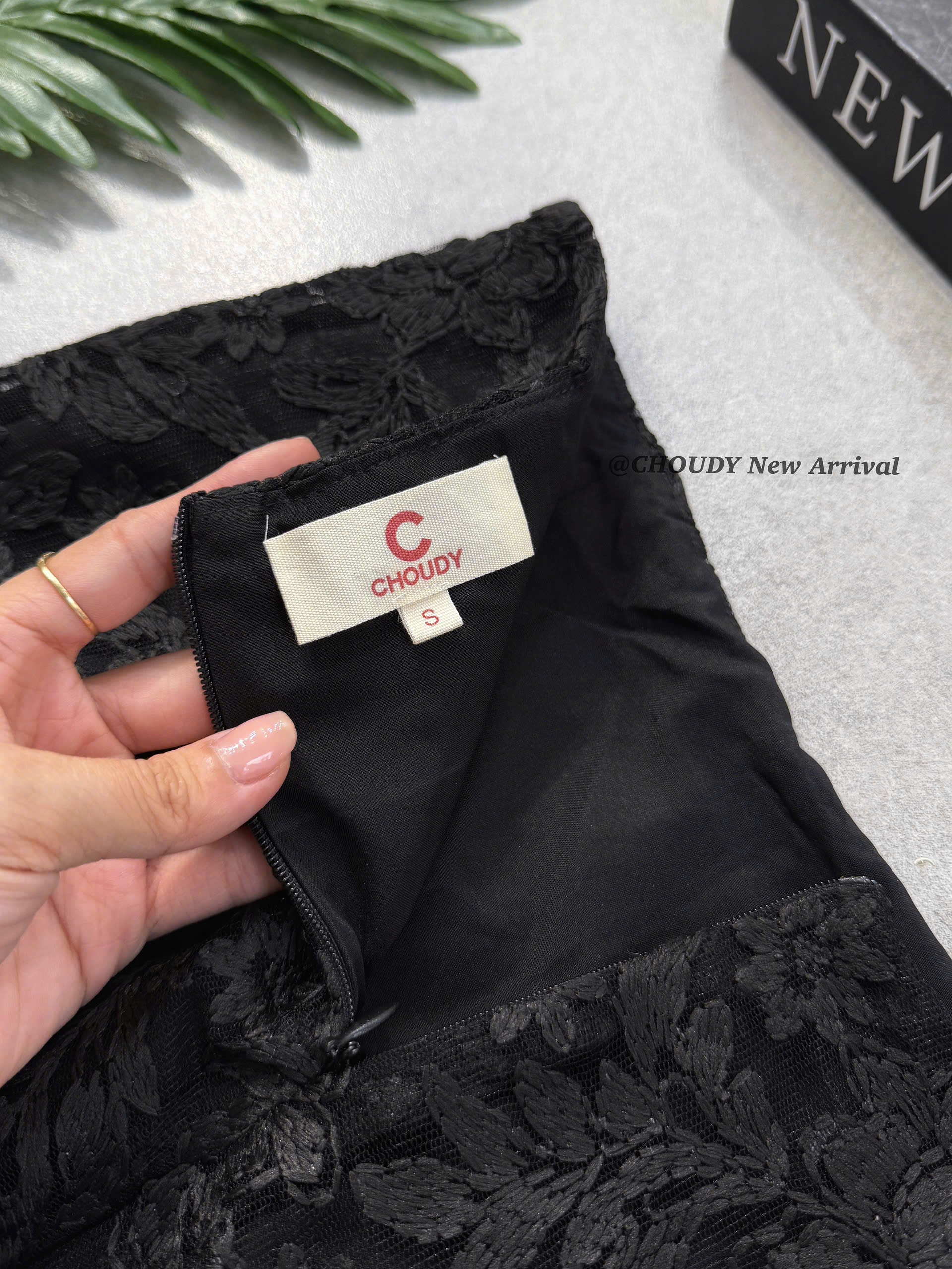 U502 CHÂN VÁY REN ĐEN_thumbnail_4