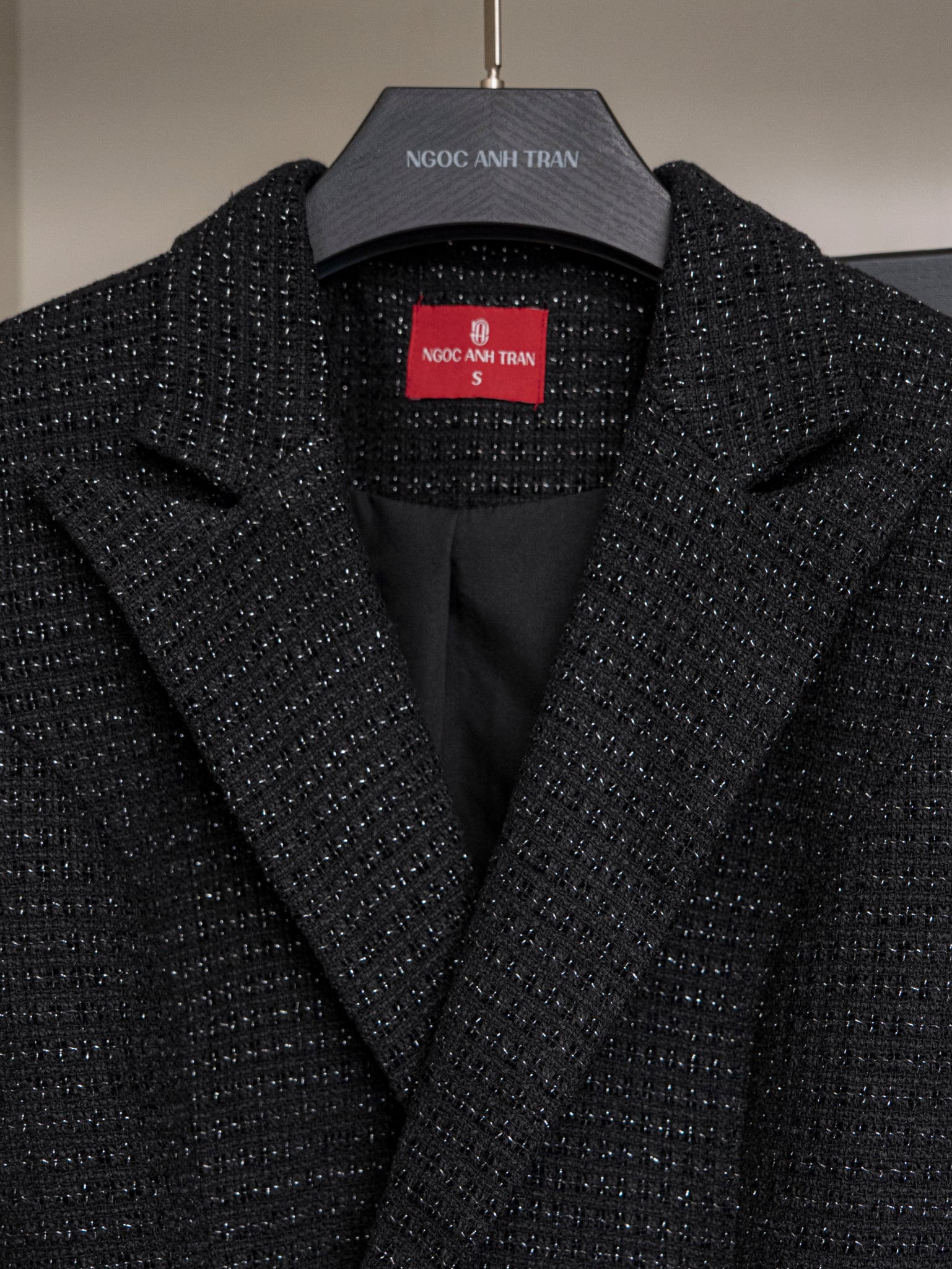 A144 - Áo dạ tweed đen