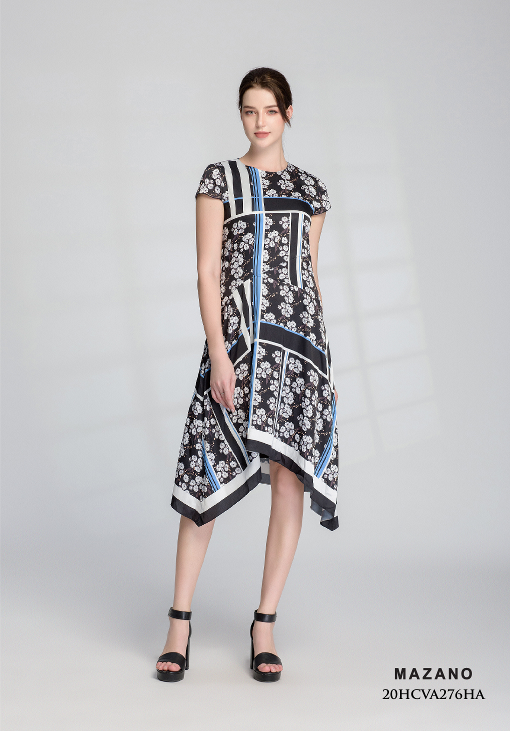 Đầm đen suông họa tiết Mullet