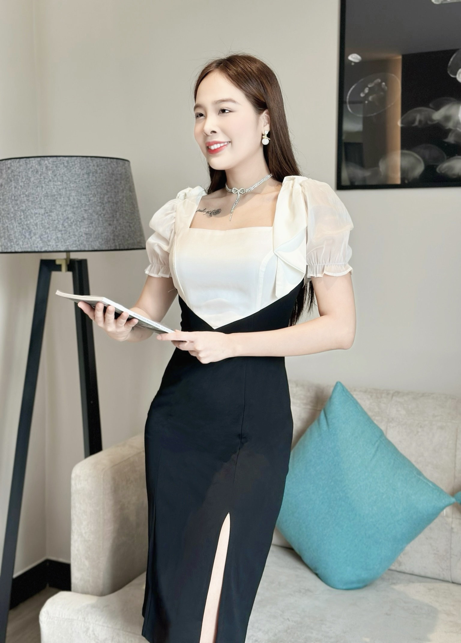 Đầm body cổ vuông thắt nơ vai phối màu tôn dáng_thumbnail_3