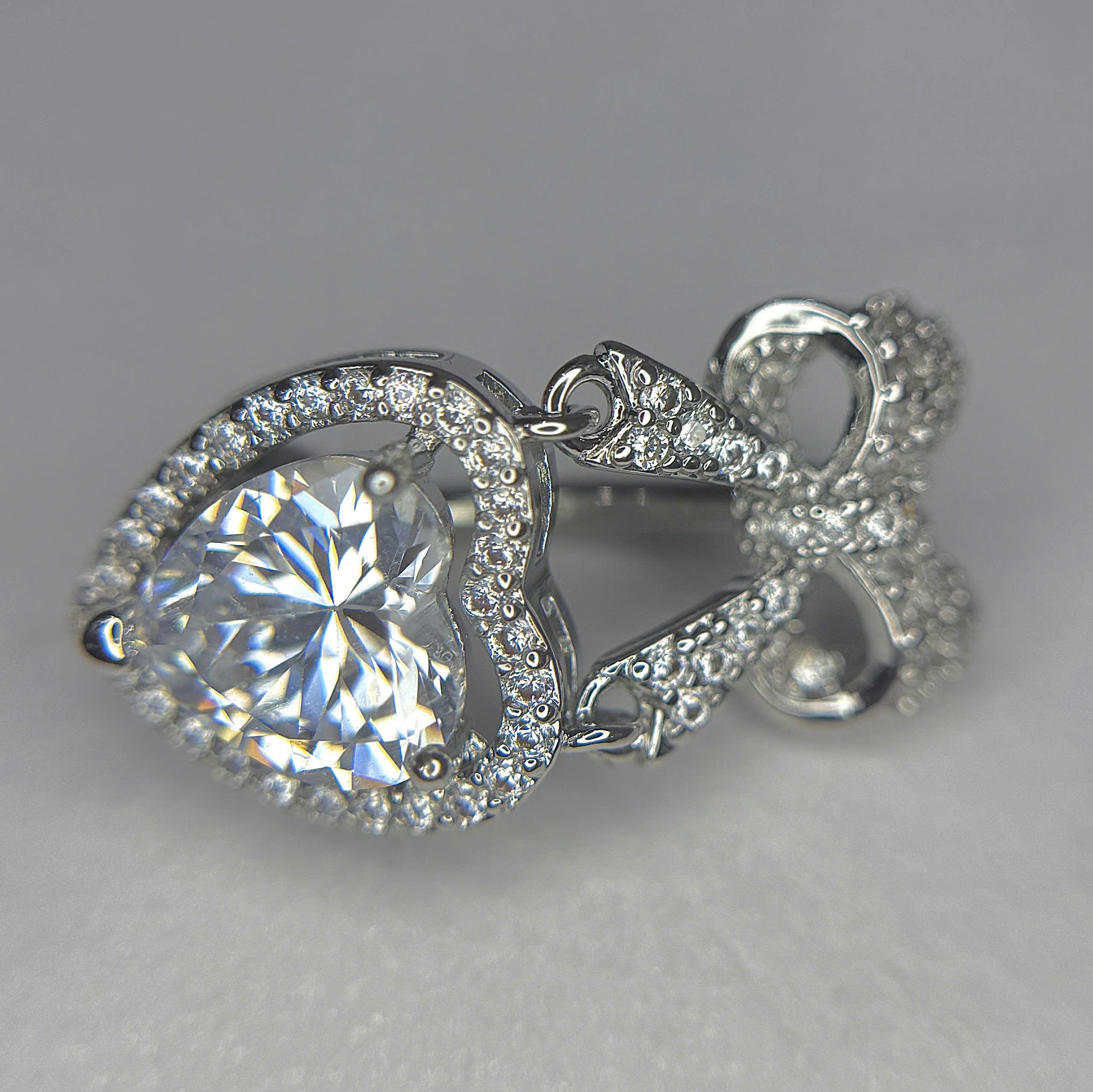 khuyên kiểu rốn nơ rơi đá trái tim to