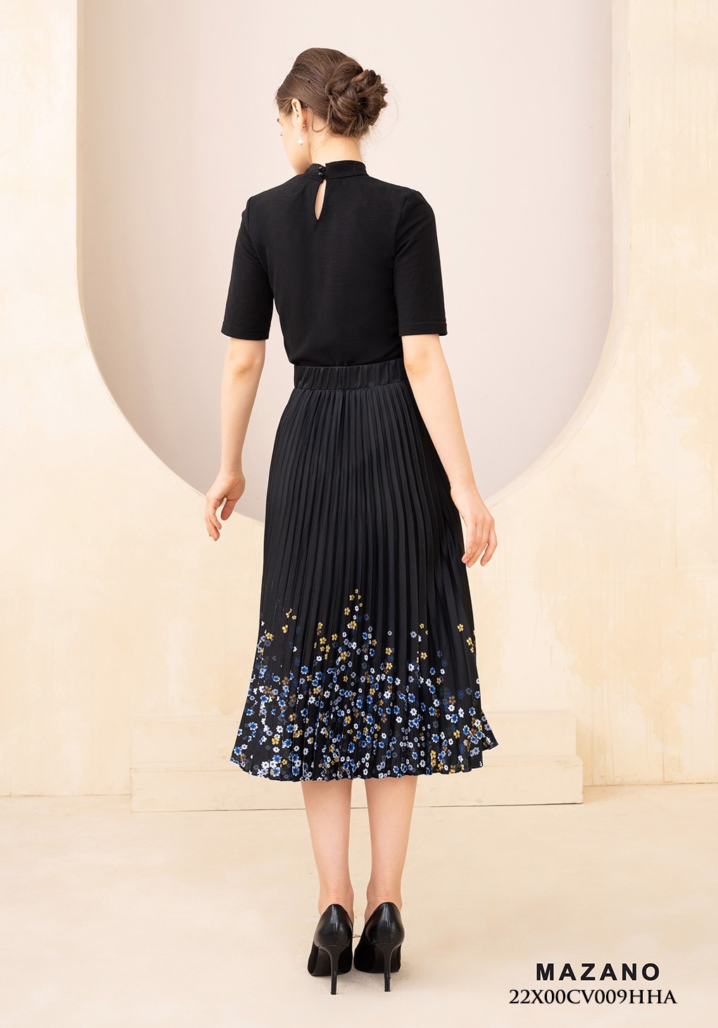 Chân váy xoè vải lụa đen dập ly in họa tiết_thumbnail_5