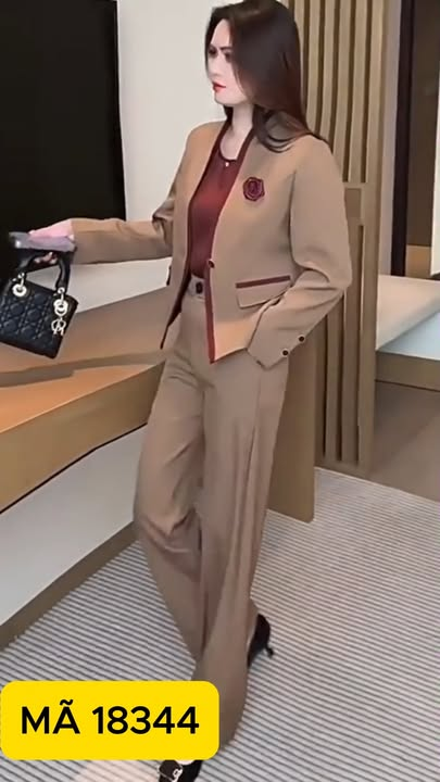 18344-Set bộ công sở nâu viền đỏ (lụa)