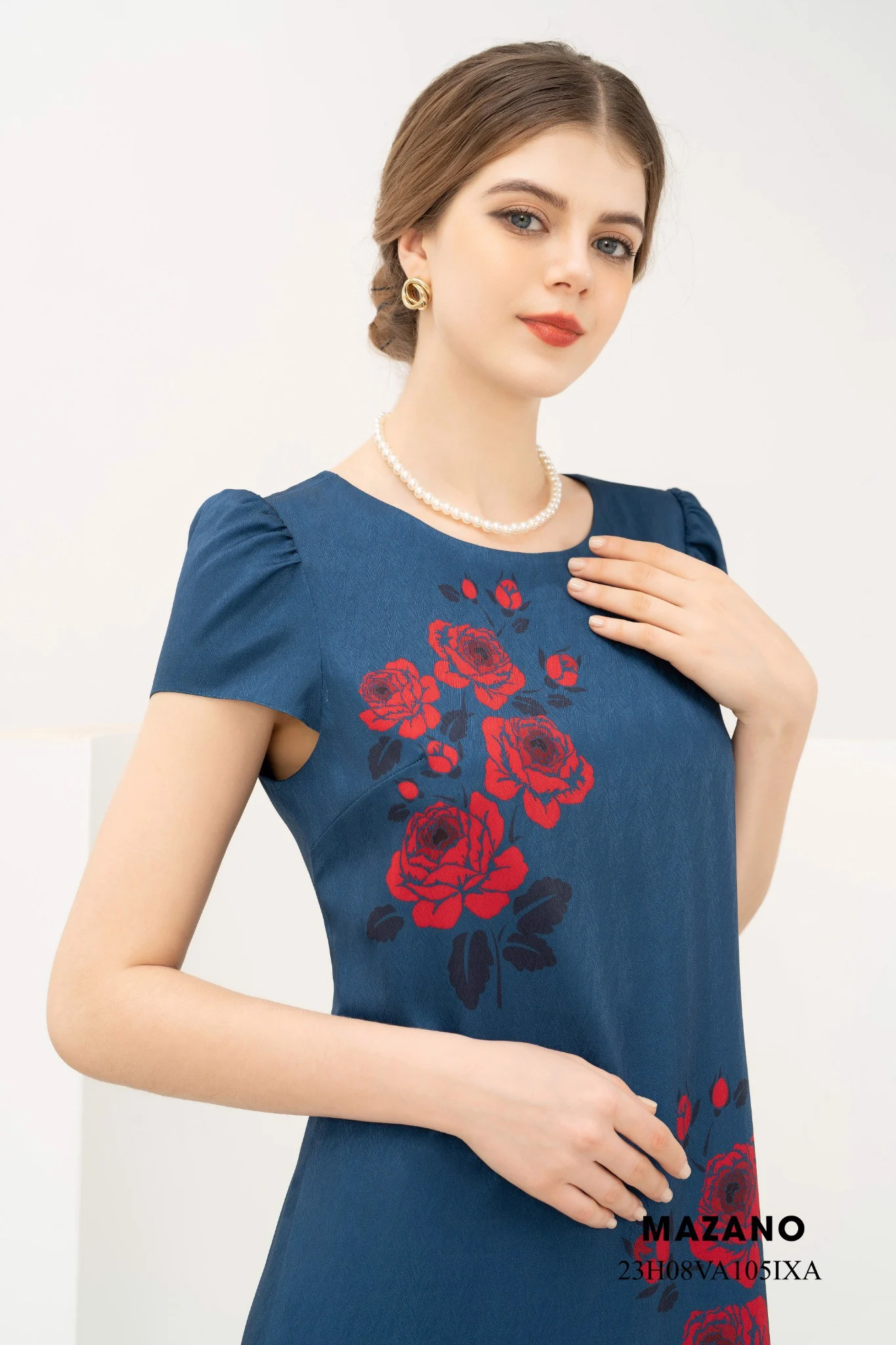 Đầm tiệc xanh in hoa hồng suông ít chân xếp